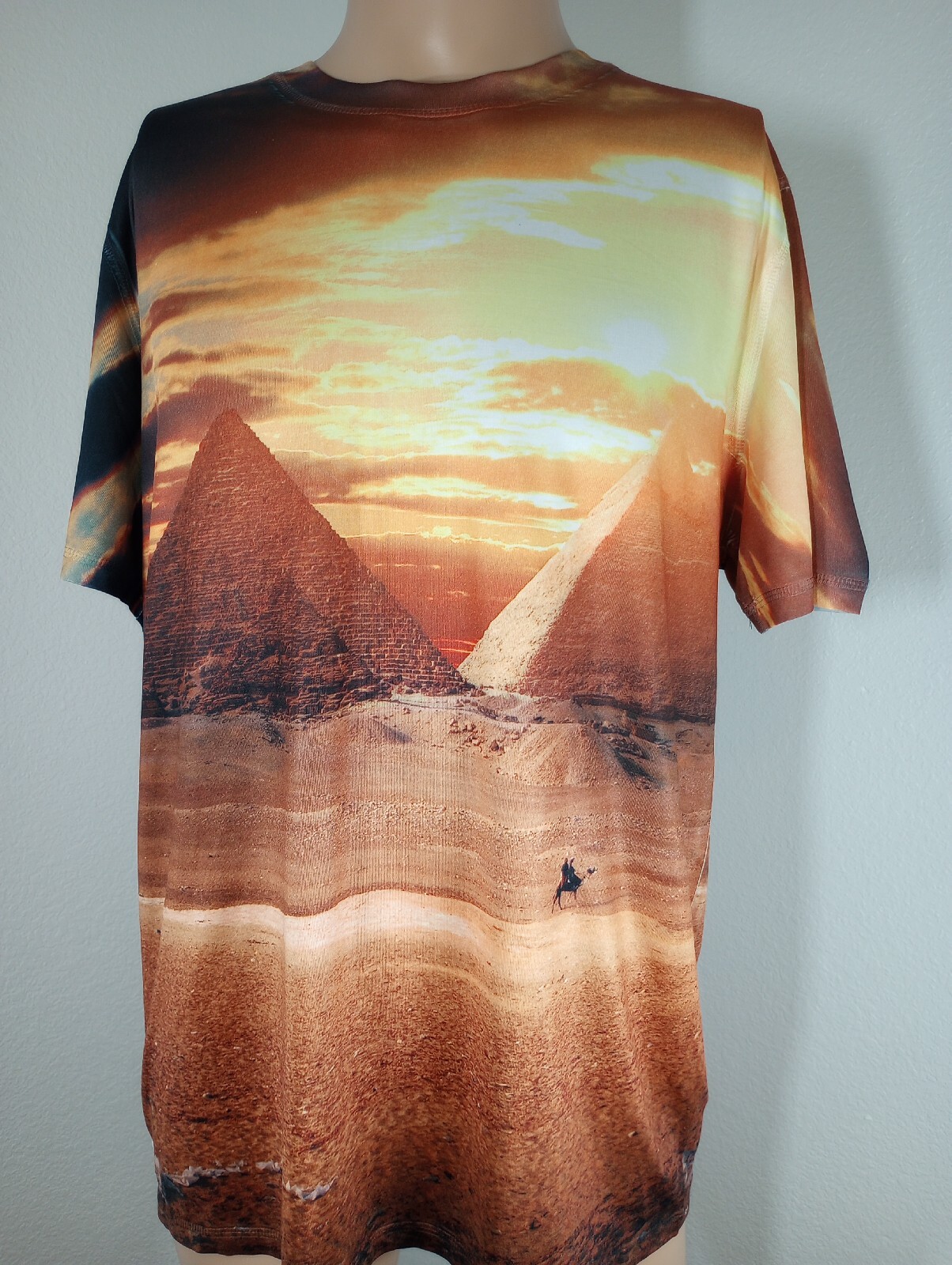 Preowned Super Massive Men's 2XL 95% Polyester 5% Lycra Egyptian Graphic T-Shirt gallery