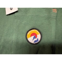 Round Two Hiking Logo Patch Pocket T-Shirt Green Men’s Size M New w/ tags