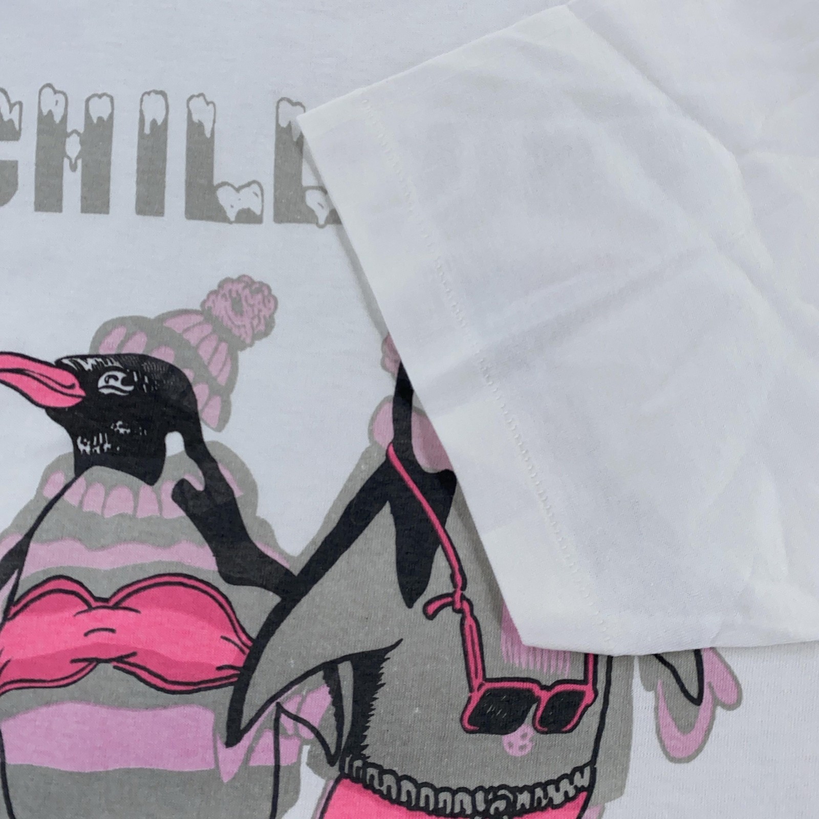 Vintage 90s Heat Color Changing Chill Out Life's a Beach T-Shirt Medium Penguin gallery