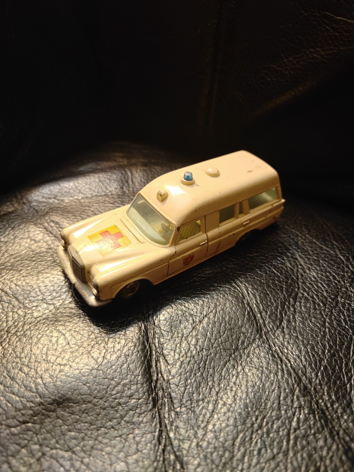Lesney England Matchbox Mercedes Benz Binz Ambulance King Size No K-6 Die Cast