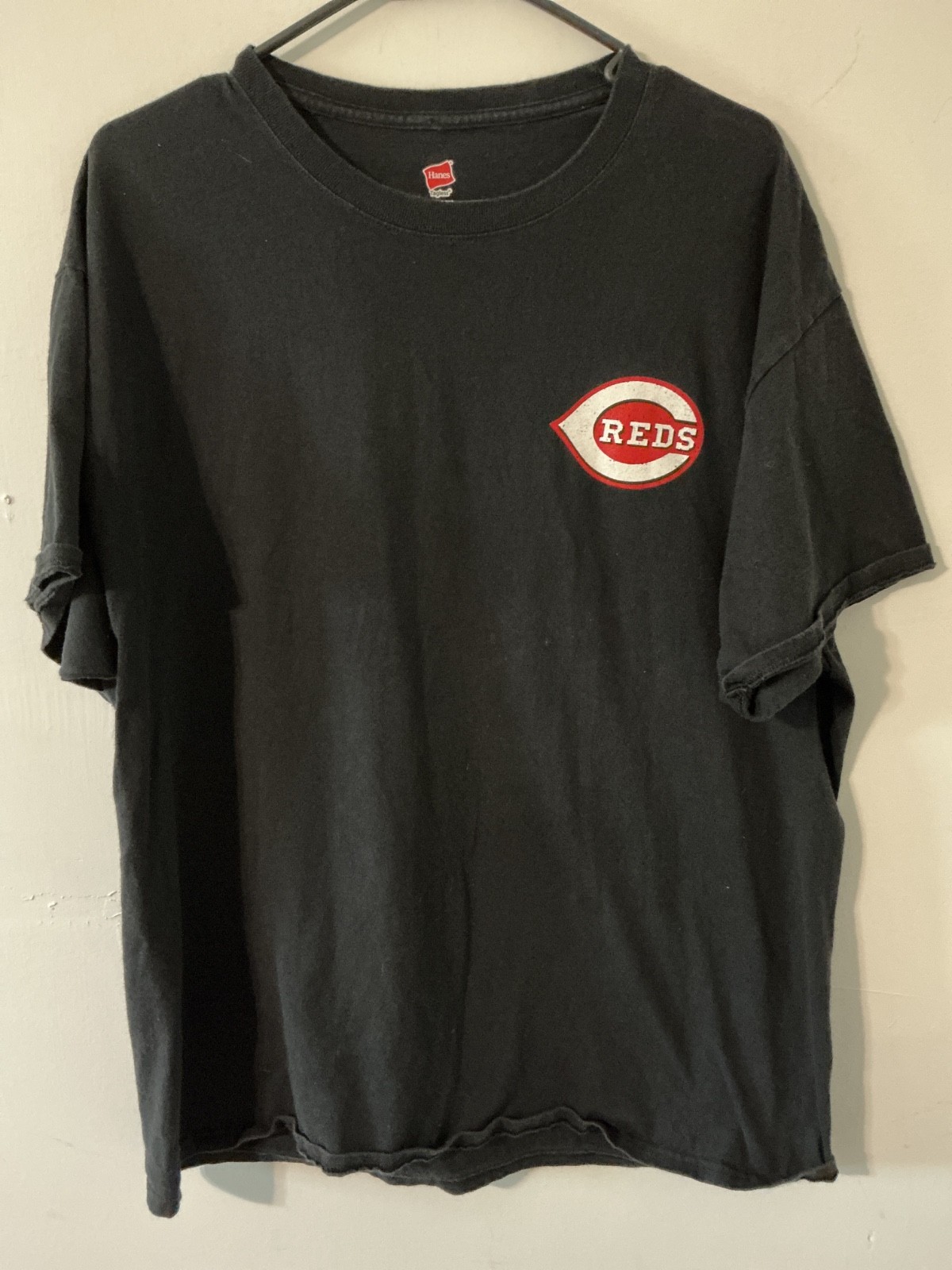 Cincinnati Reds t-shirt, size XL, US flag with baseballs, black gallery