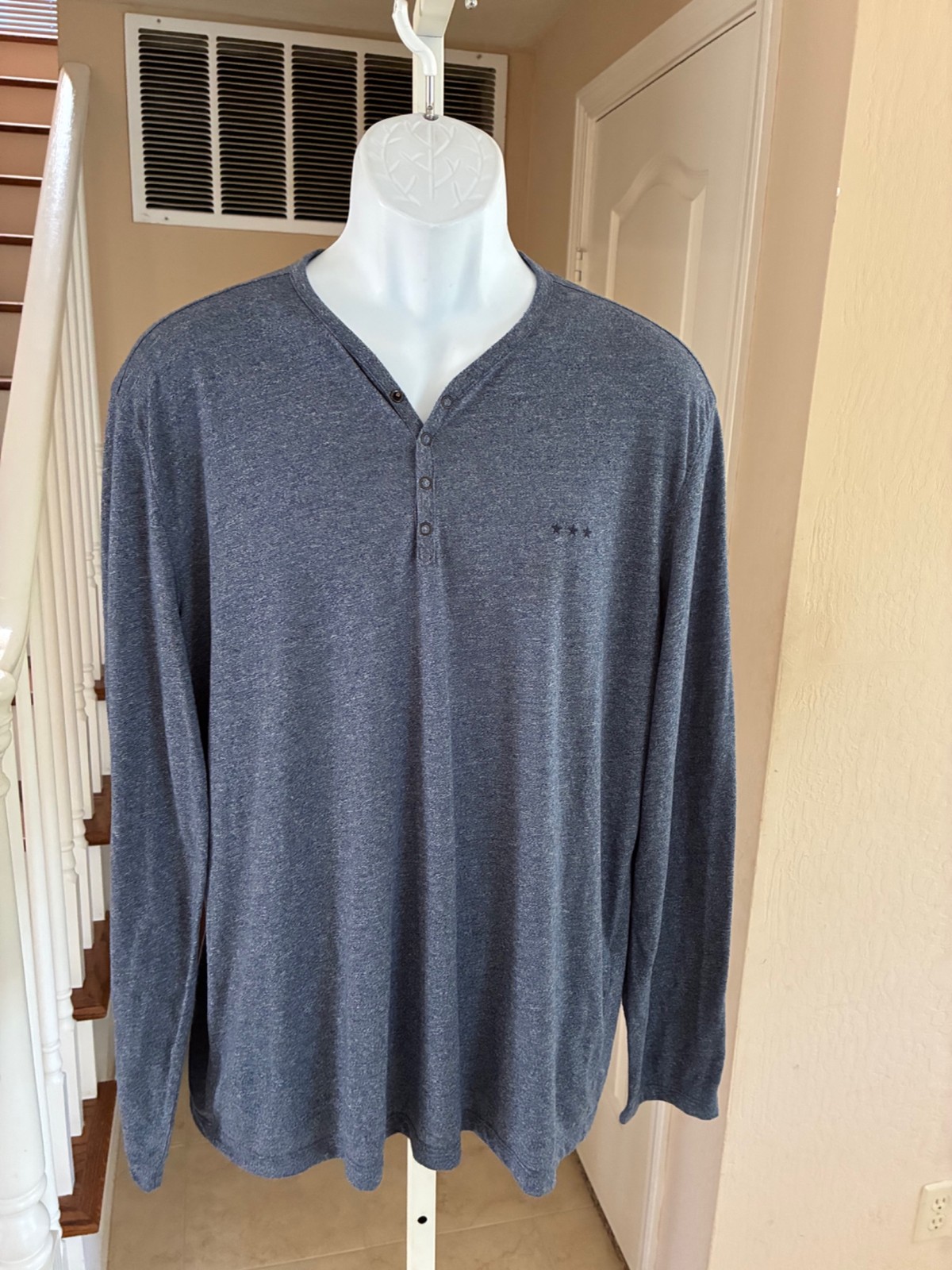John Varvatos Soft Lightweight Henley Tee Shirt 4 Snap Long Sleeve Blue-Grey XL gallery