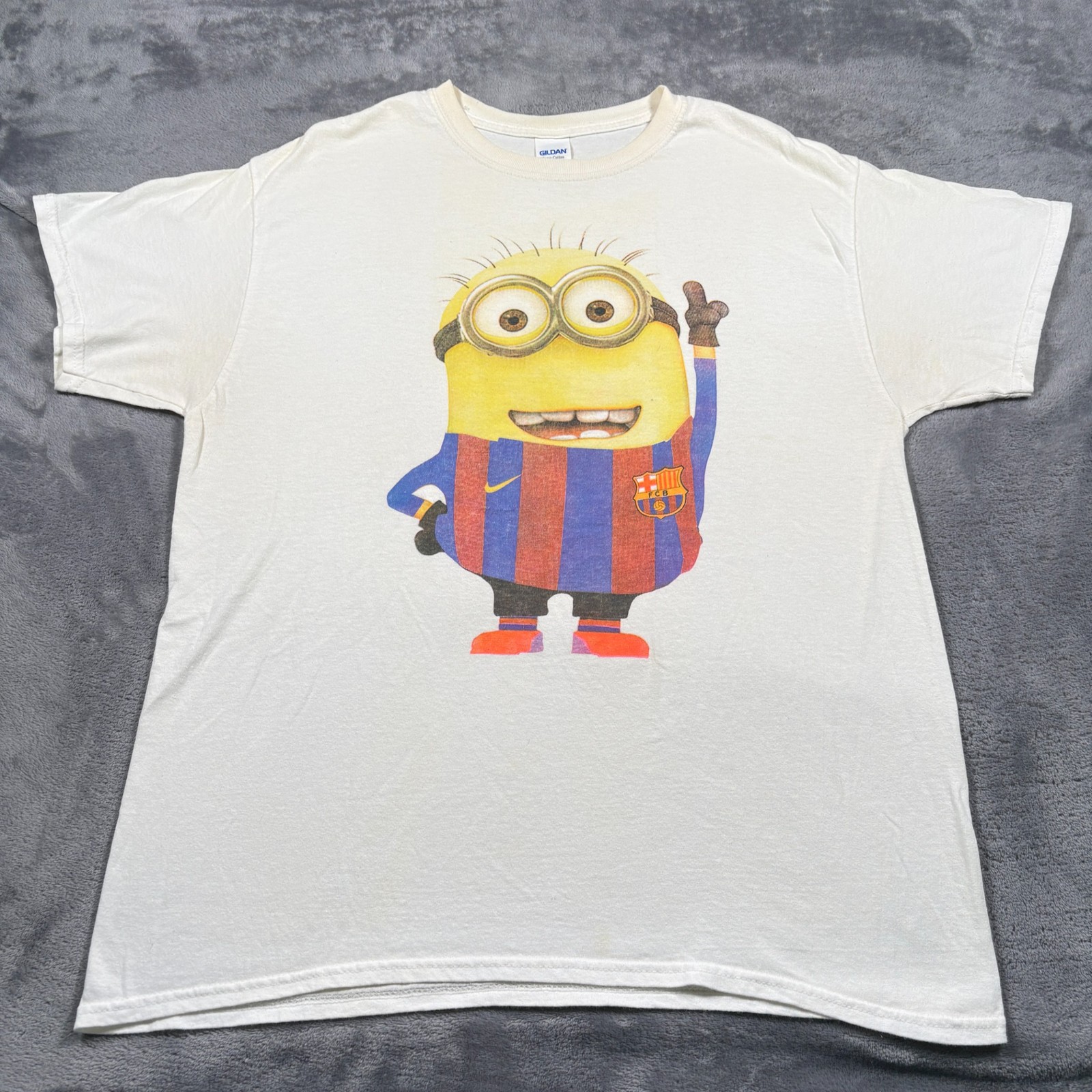 Vintage Gildan T-Shirt Mens Large White Cotton Minion FC Barcelona Graphic Print