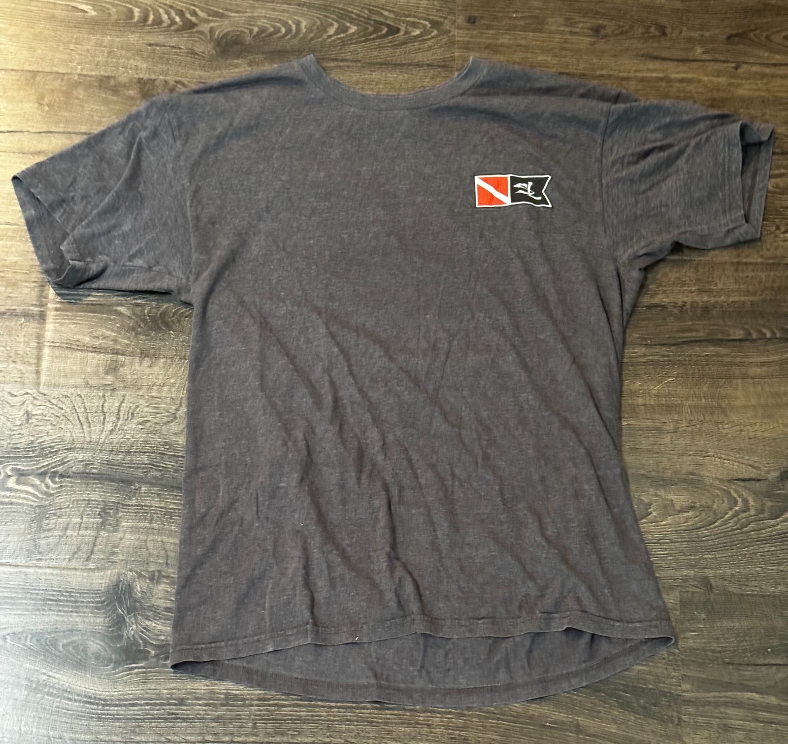 Salt Life Gray Dive Flag Back Graphic Tee Chest Patch Sz Large