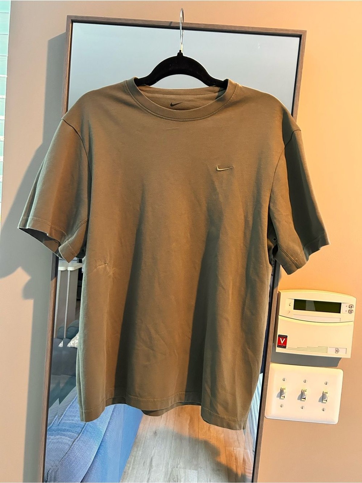 Nike Men's Olive Dri-fit Green Short-Sleeve Crew Tee gallery