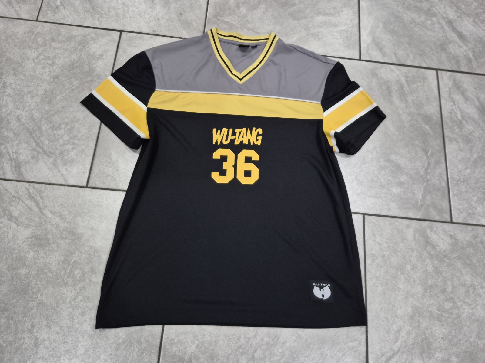 Rare Wu Tang Clan T-Shirt NFL Style 36 Chambers Large Preowned gallery