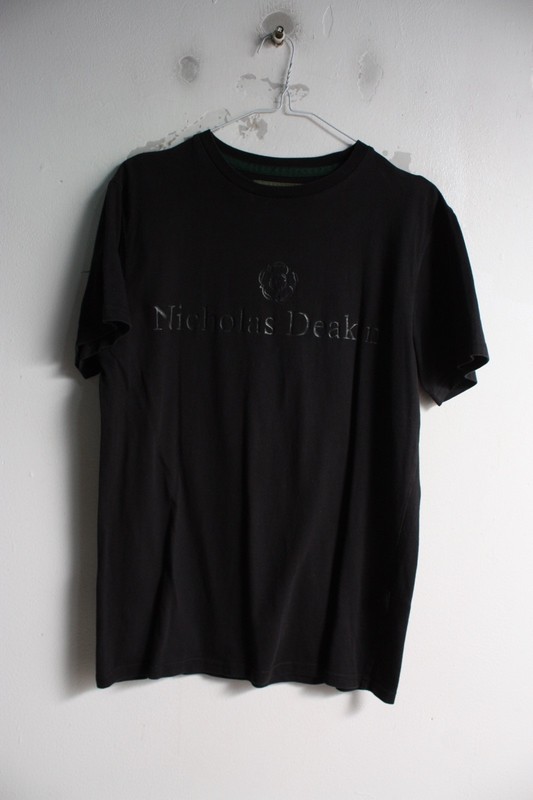 Nicholas Deakins Mens T-Shirt Black – Size Medium M (I9)