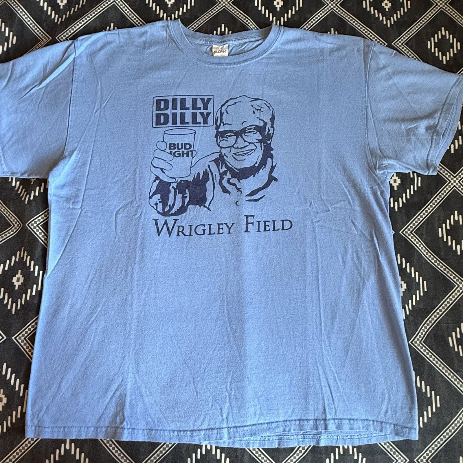 HARRY CARARY Dilly Dilly Wrigley Field Bud Light Beer T-Shirt. XL Preowned NV gallery