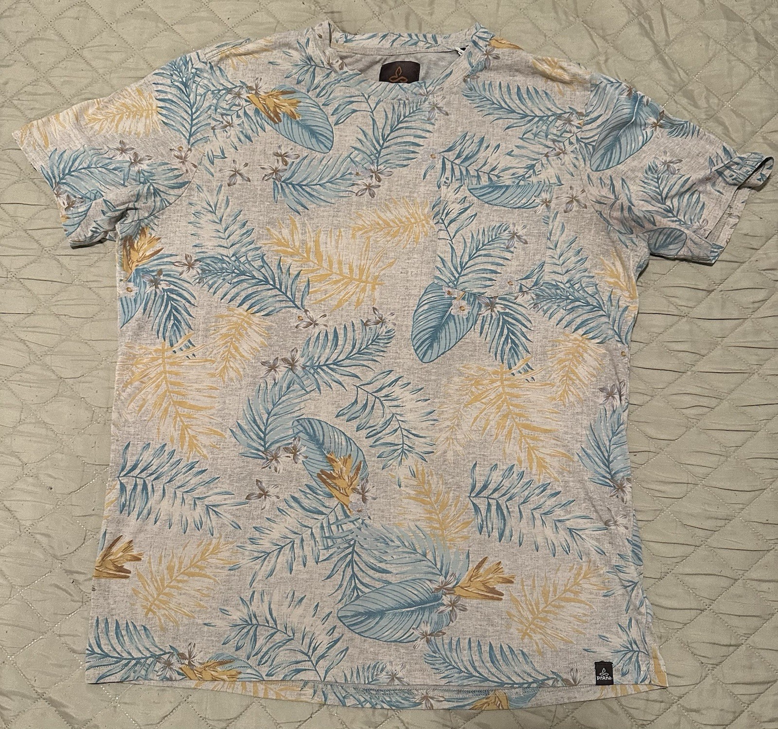PrAna Men’s Medium Short Sleeve Pocketed T-shirt Tropical Floral Print Cotton