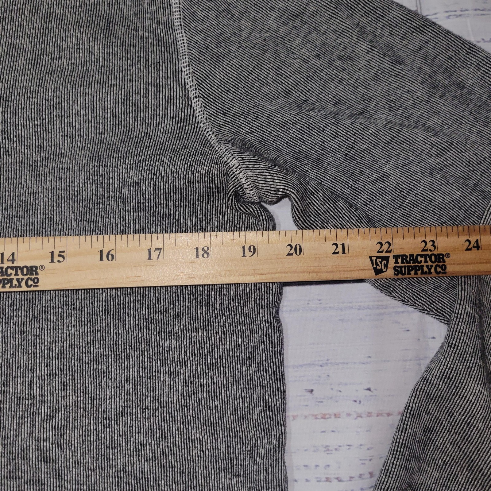 Guess Henley Shirt Mens Medium Gray Black Thermal Waffle Knit Long Sleeve FLAW gallery