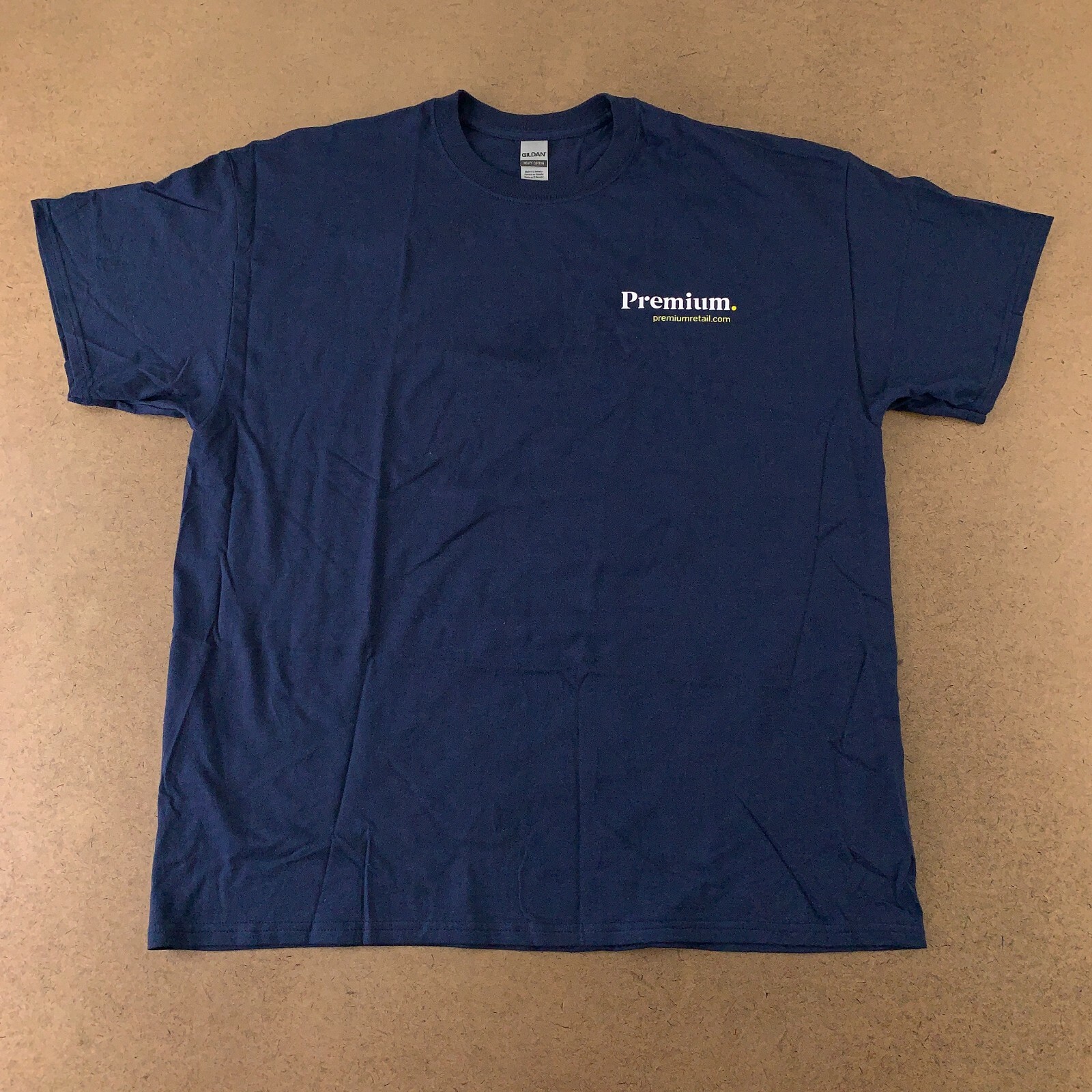 Gildan Men’s Size XL Navy Premium Retail Logo Graphic Short Sleeve T-Shirt New