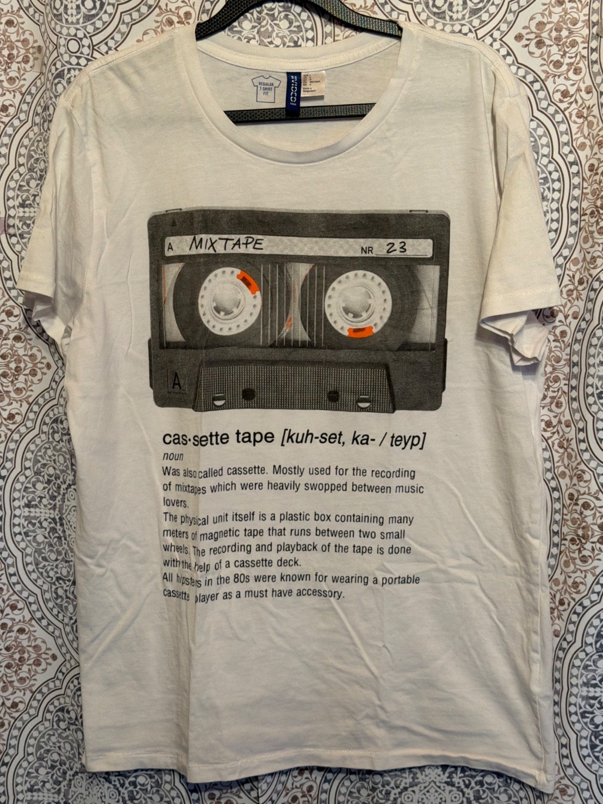 H&M Divided White Mixtape Graphic T-Shirt Size L Cotton Crewneck Unisex Casual S gallery