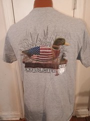 Ducks Unlimited Flag Duck Men’s Medium Gray Short Sleeve T-Shirt.
