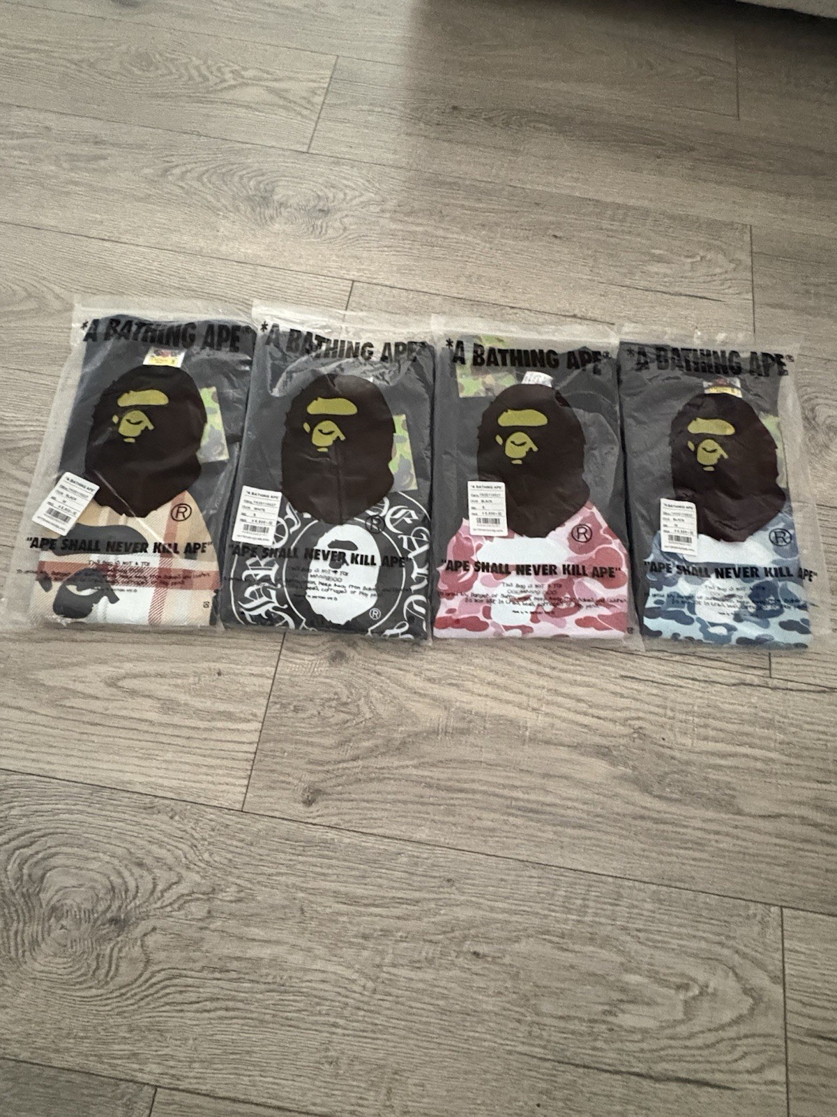 A Bathing Ape BAPE Ape Head Logo Graphic Tee Men's M Cotton Crew Neck gallery