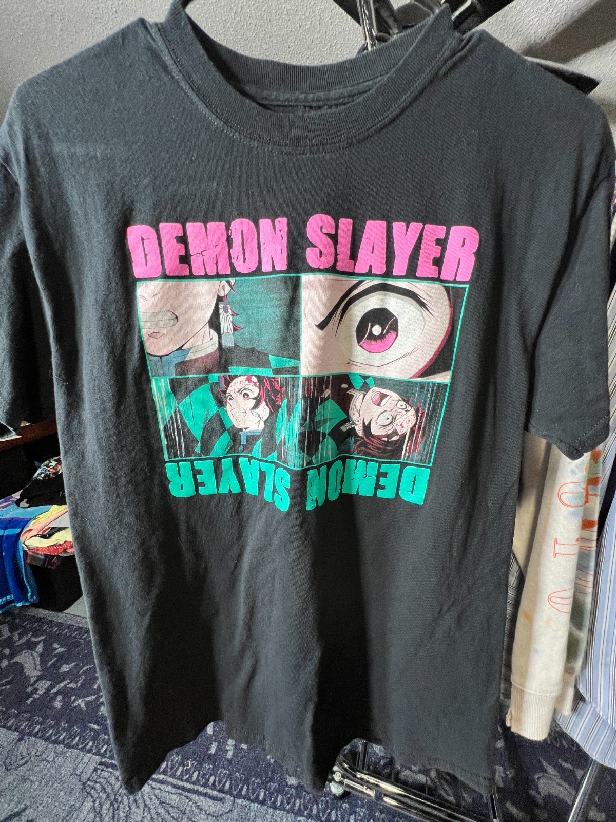 Demon Slayer Adult 4-Panel Graphic Tee Tshirt SZ Medium