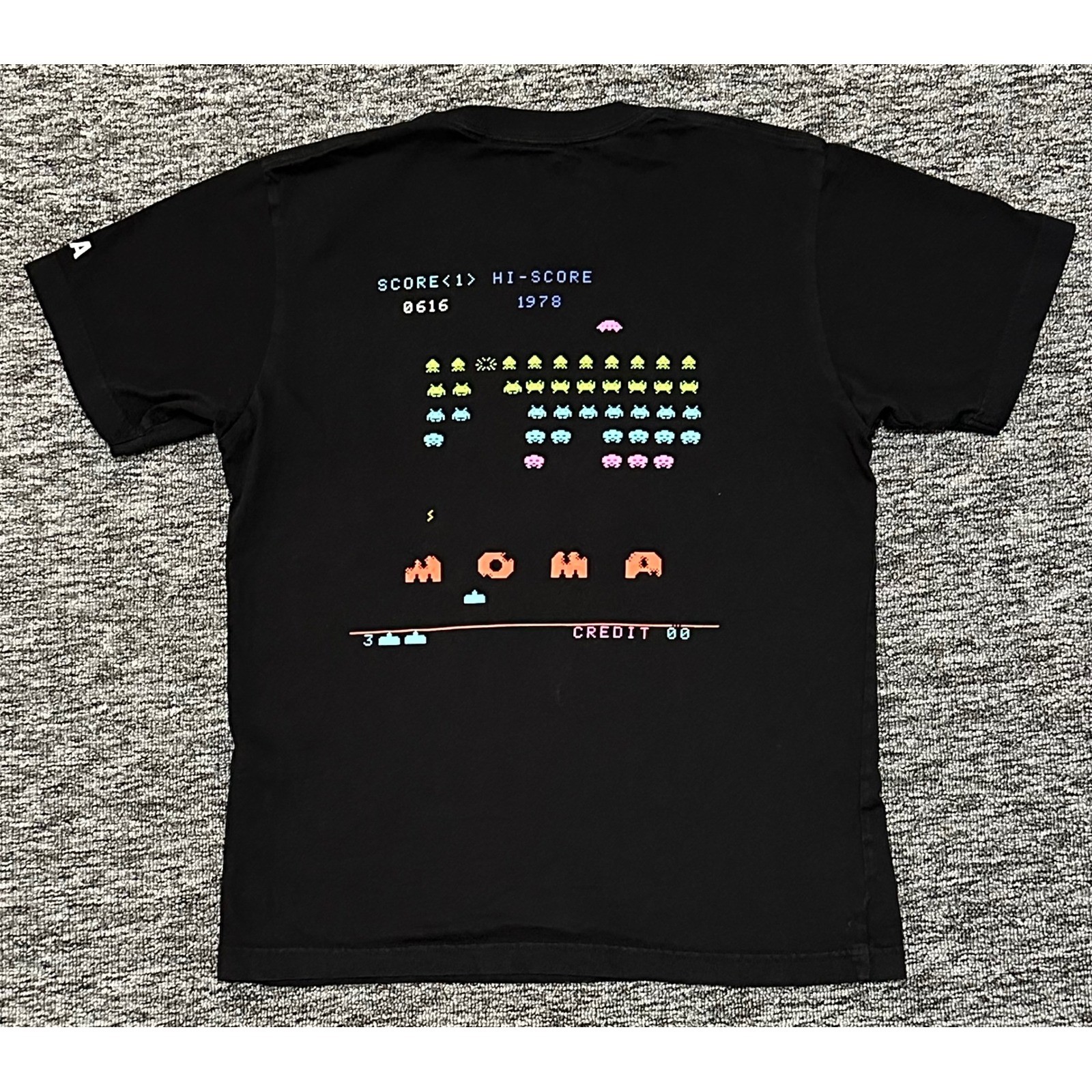 Uniqlo UT MoMA Space Invaders Video Game Graphic T-Shirt Black Mens Small 1978 gallery