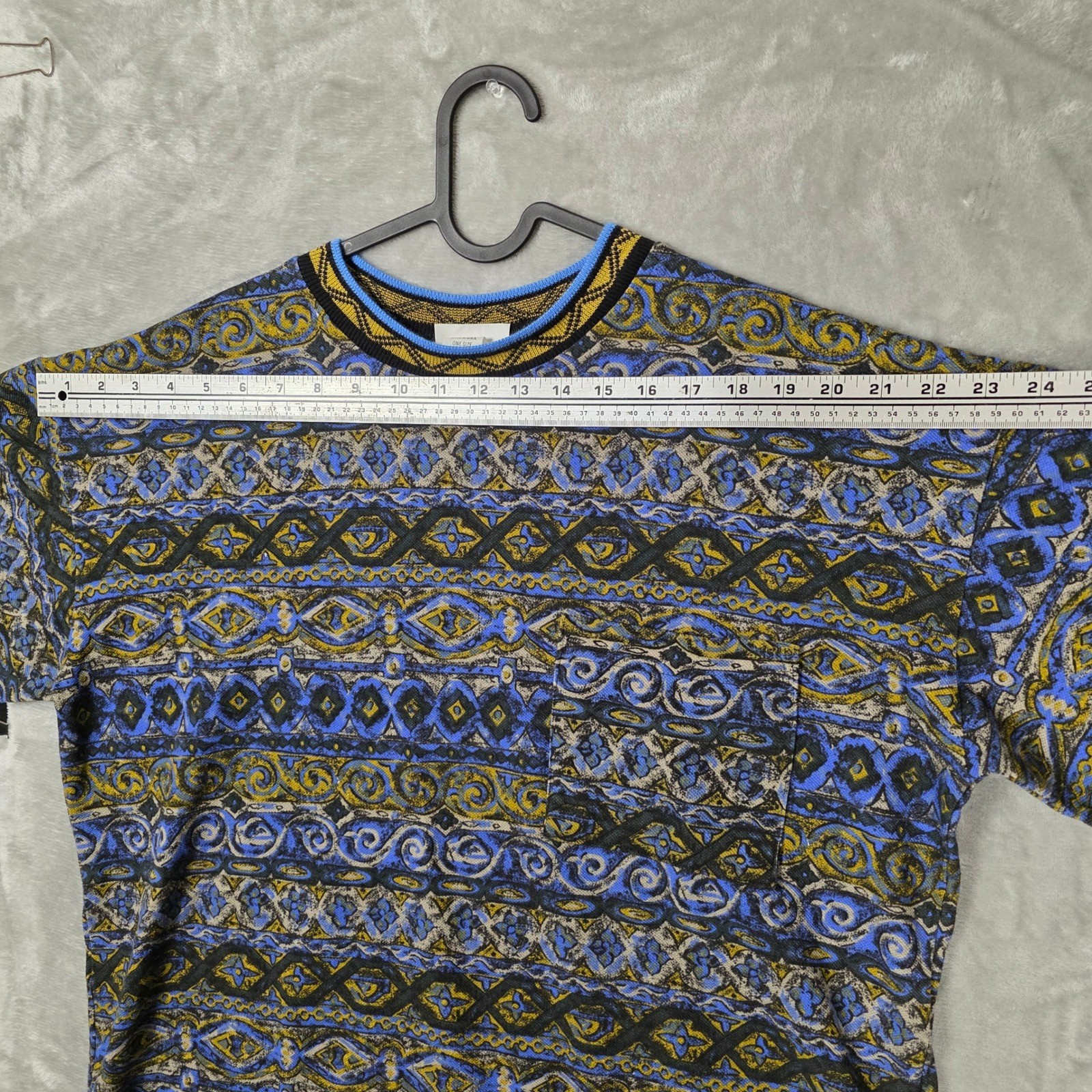 CLIP USA All Over Print Geometric Pocket Tee One Size Fits All Excellent Vintage gallery