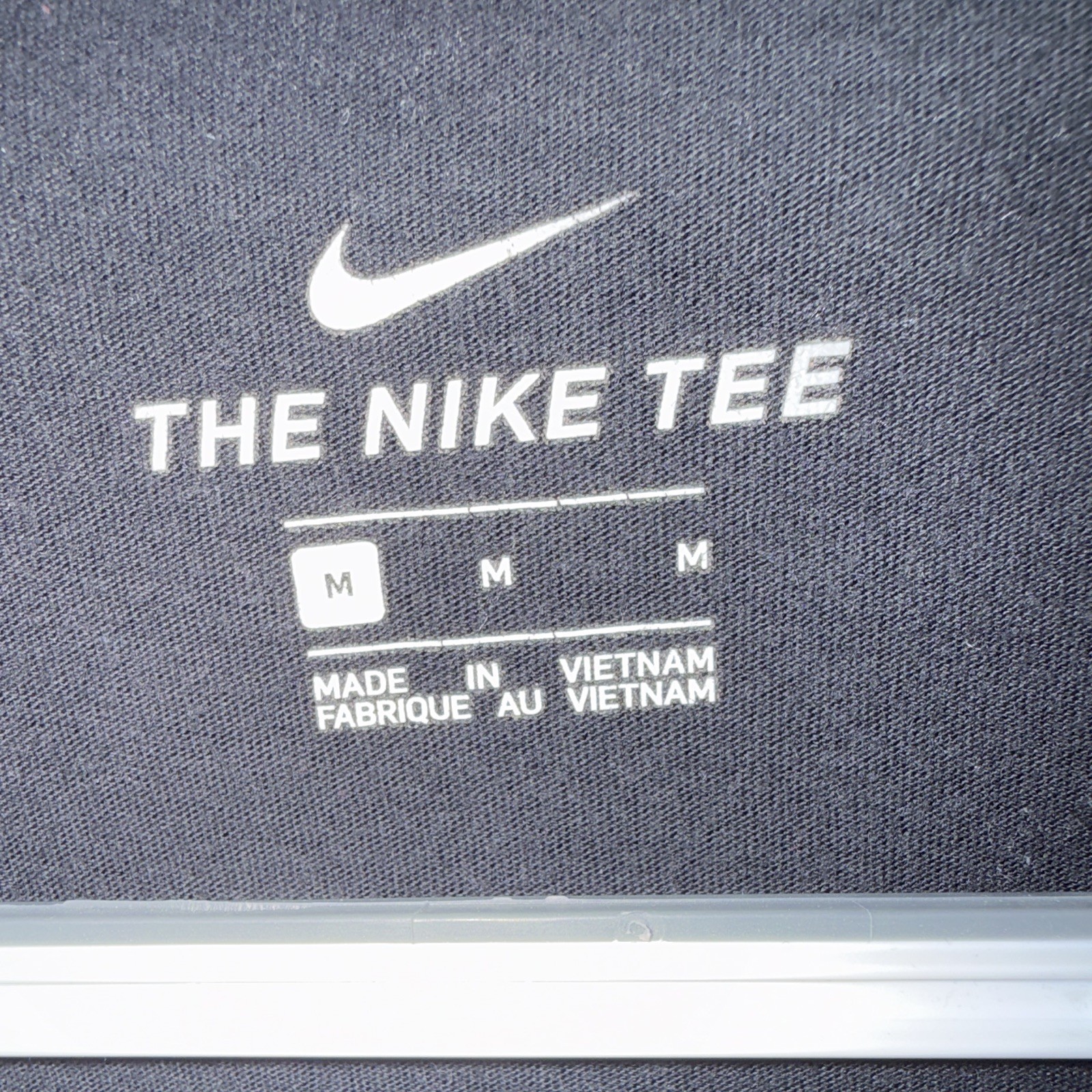 Nike The Nike Tee Men’s M Black Solid Logo Short Sleeve Crew Neck Tee gallery
