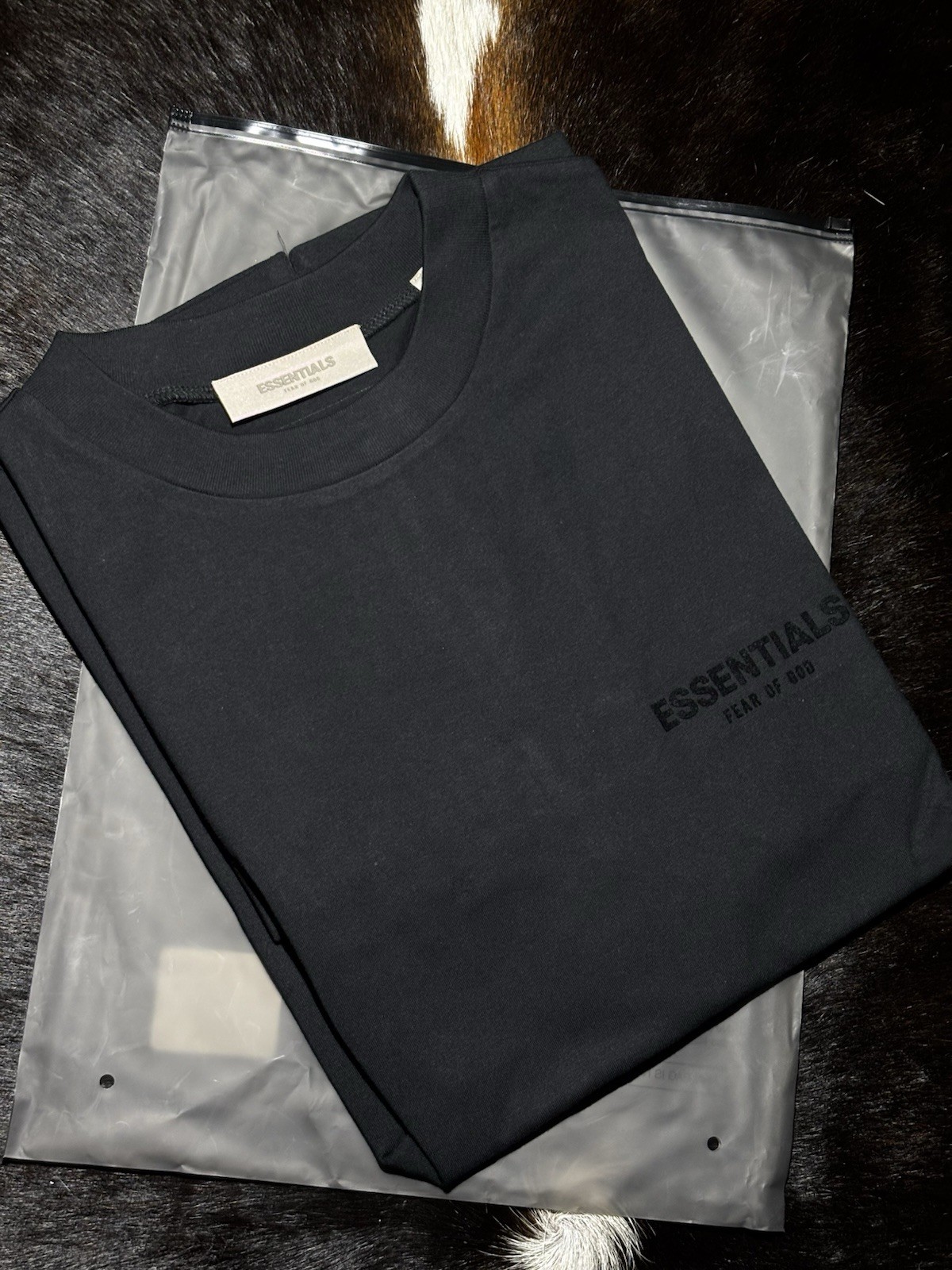Essentials Fear of God Men’s Black Logo Short Sleeve Crew Neck T-Shirt L NWT gallery
