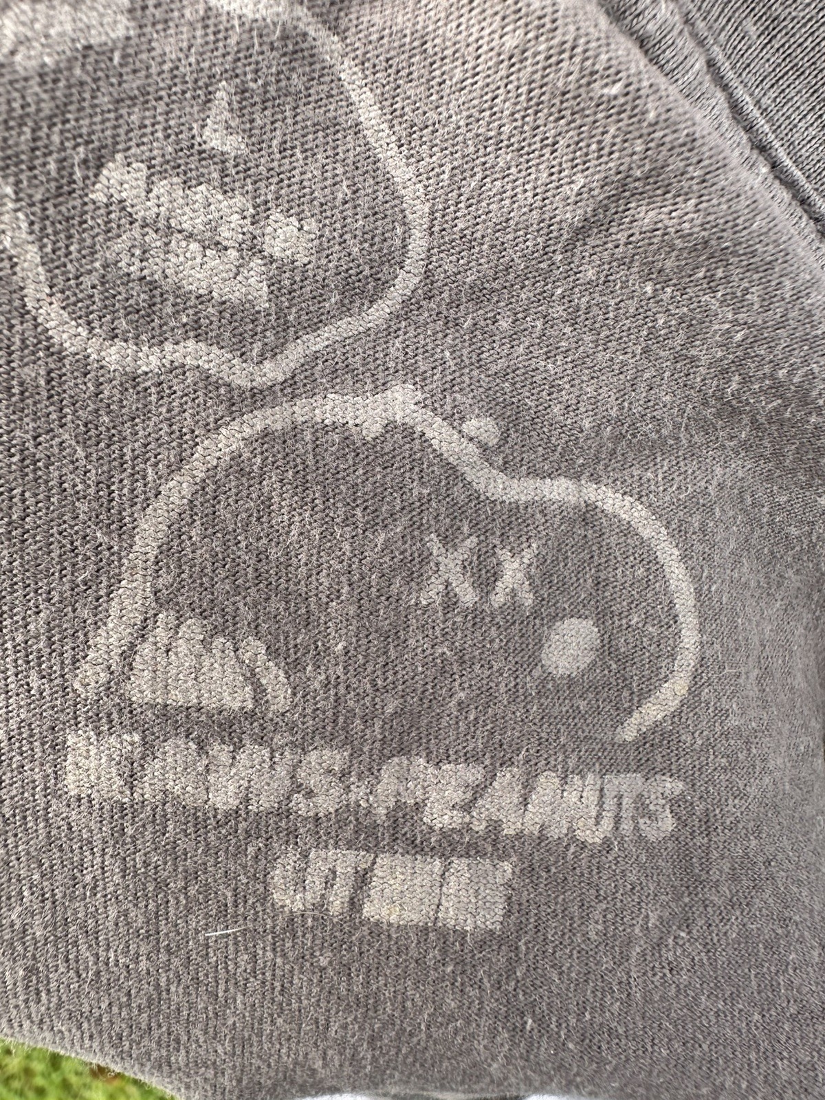KAWS x Peanuts Snoopy Face size large Limited Edition gallery