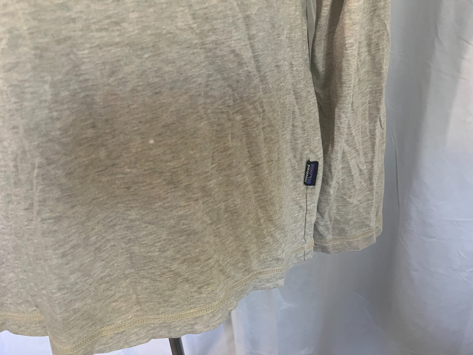 🏔️ Patagonia Men’s Cream Flecked Long Sleeve Henley T-Shirt Medium M EUC 🌿 gallery
