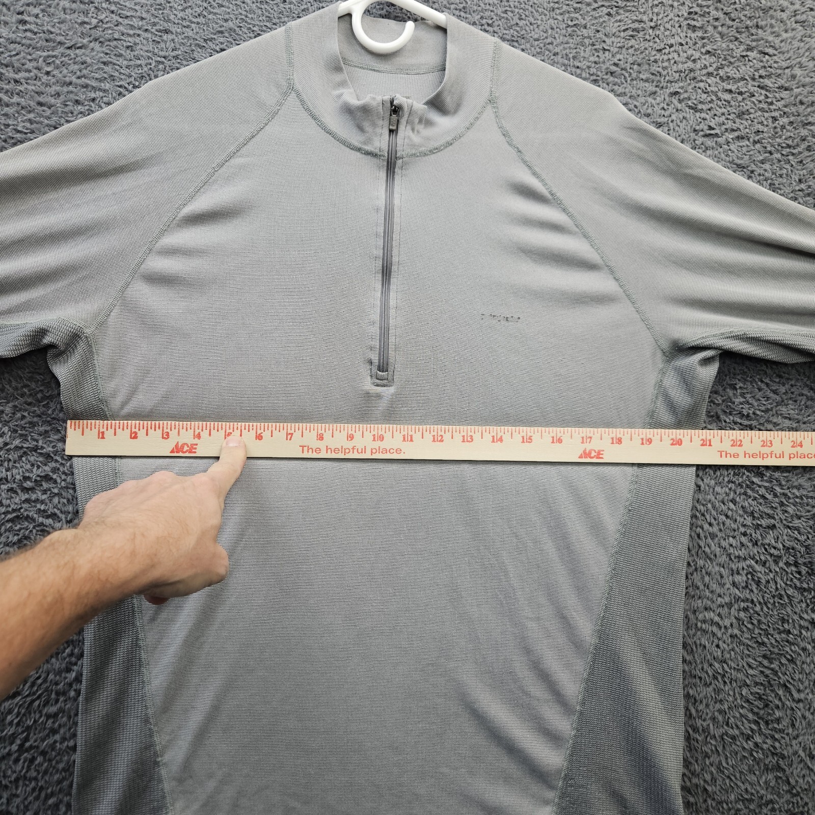 Patagonia Capilene 1/2 Zip Baselayer Silver Polyester Men Large *Small Holes gallery