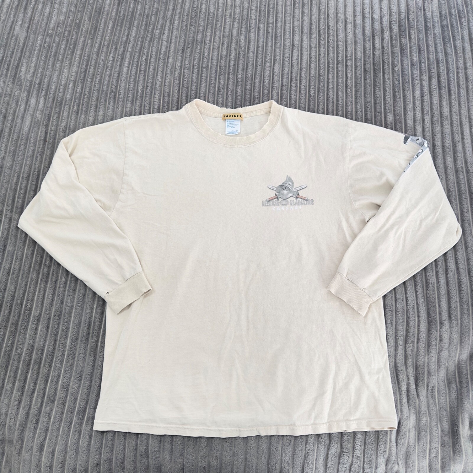VTG Caesars Palace T-Shirt Mens L Cream Gladiator Las Vegas Long Sleeve Distress