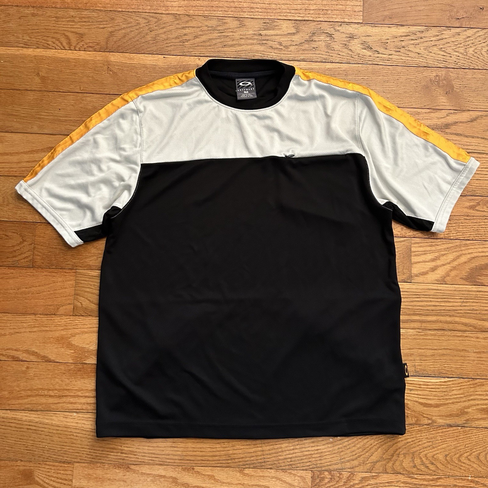 Vintage Y2K Oakley Software Mesh Cargo Pockets Tee Shirt Medium