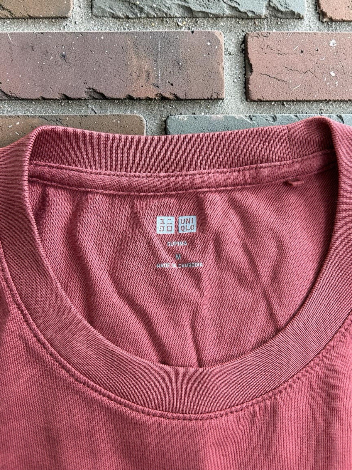 Uniqlo Crew Neck Short Sleeve T-Shirt Men's Size M Red 100% Supima Cotton gallery
