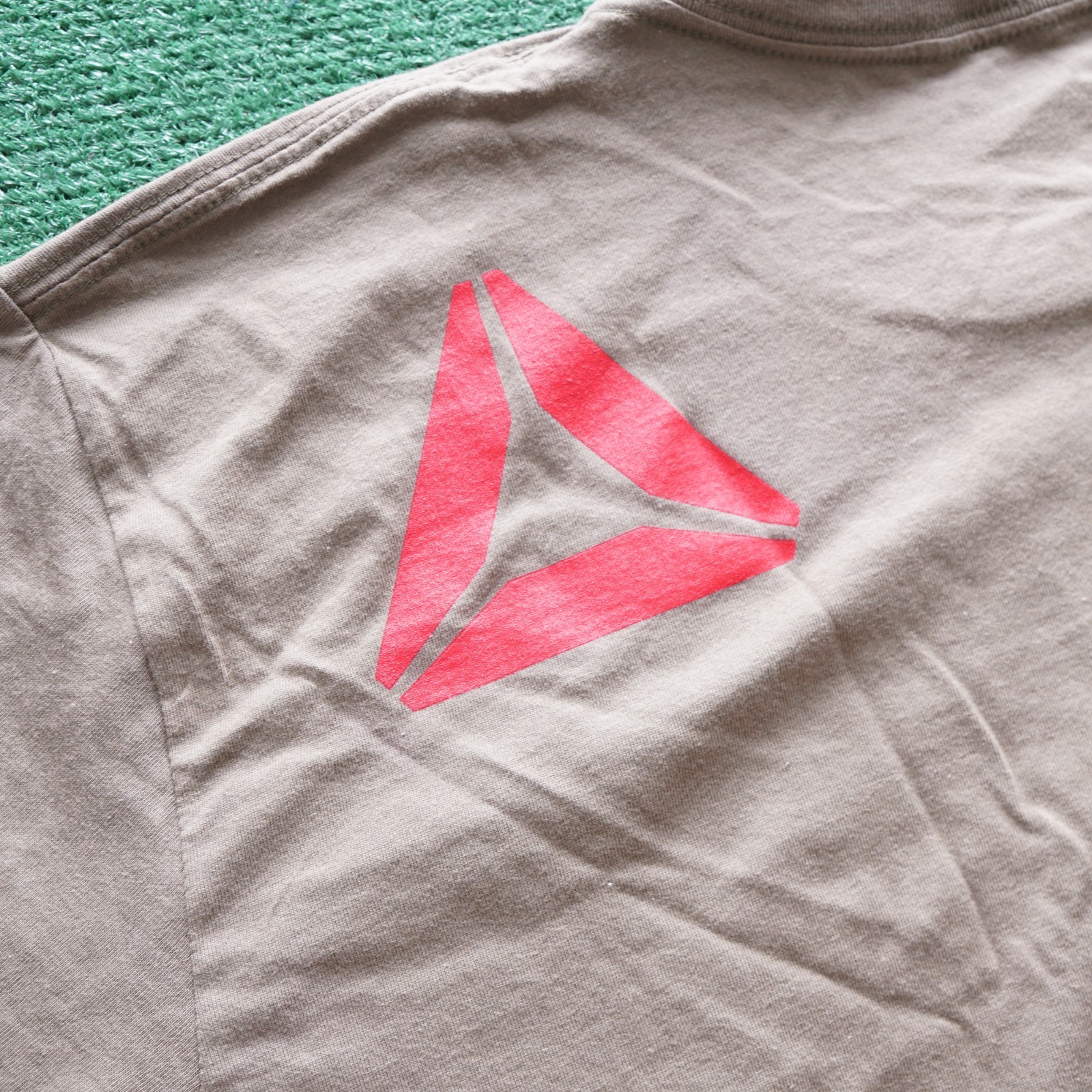 Reebok CrossFit Side Logo Men's (Olive Green) Graphic T-Shirt gallery