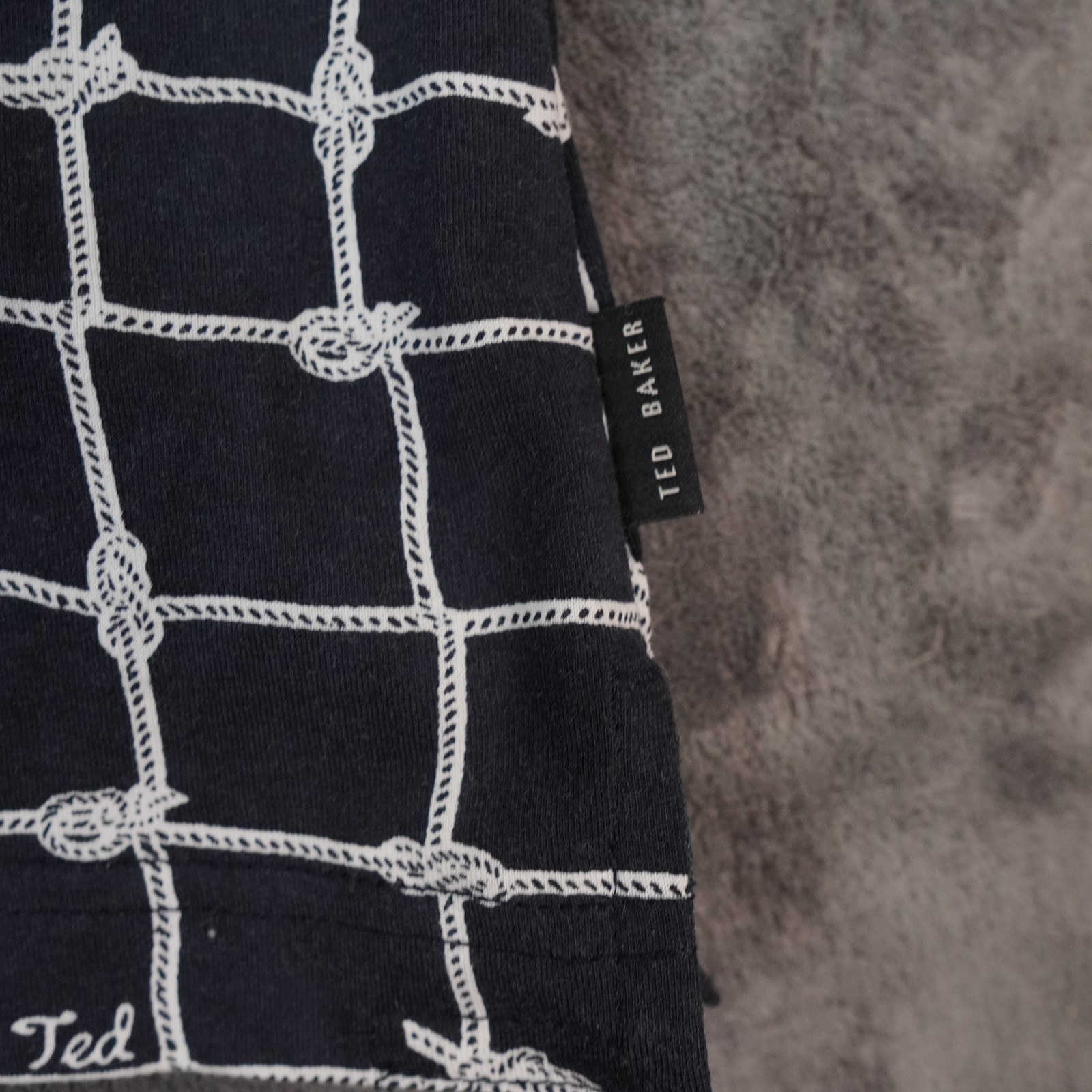 Ted Baker Shirt Mens Extra Large Knot Grid Pattern Crewneck Tee gallery