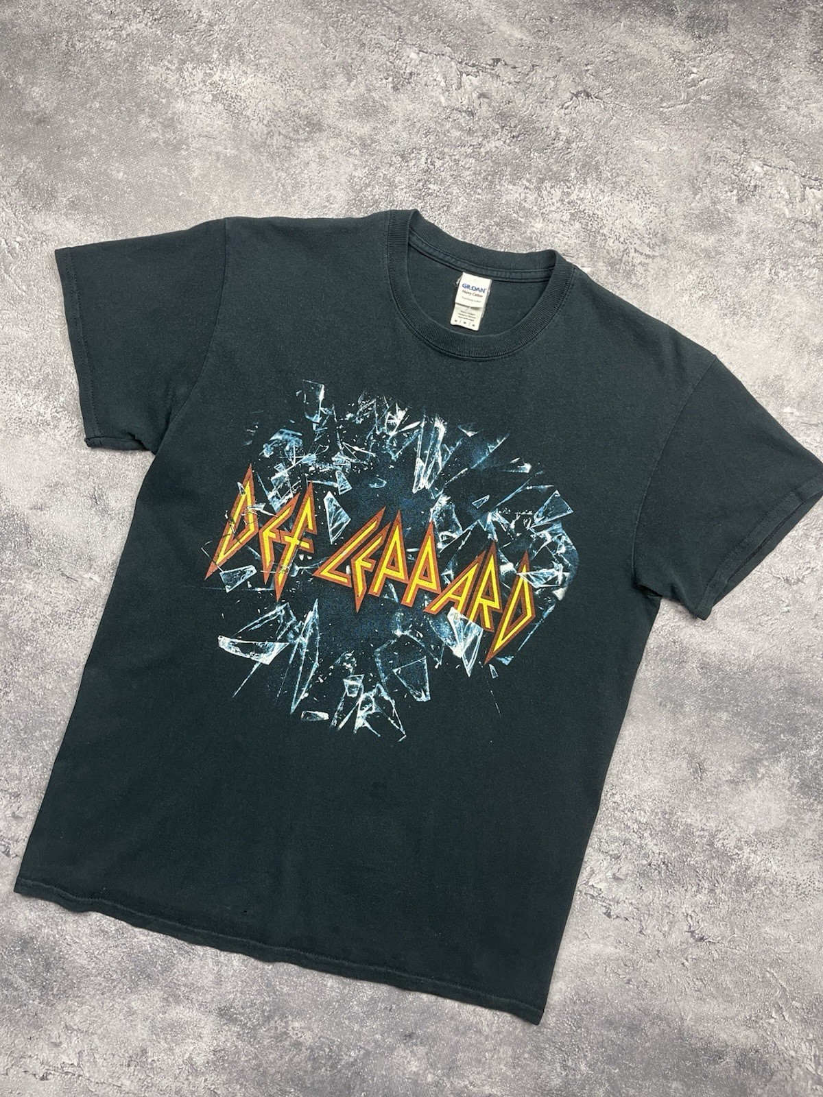 Def Leppard Vintage Tour Band Tee 2015 Heavy Metal Rock T-Shirt Men’s Size M gallery