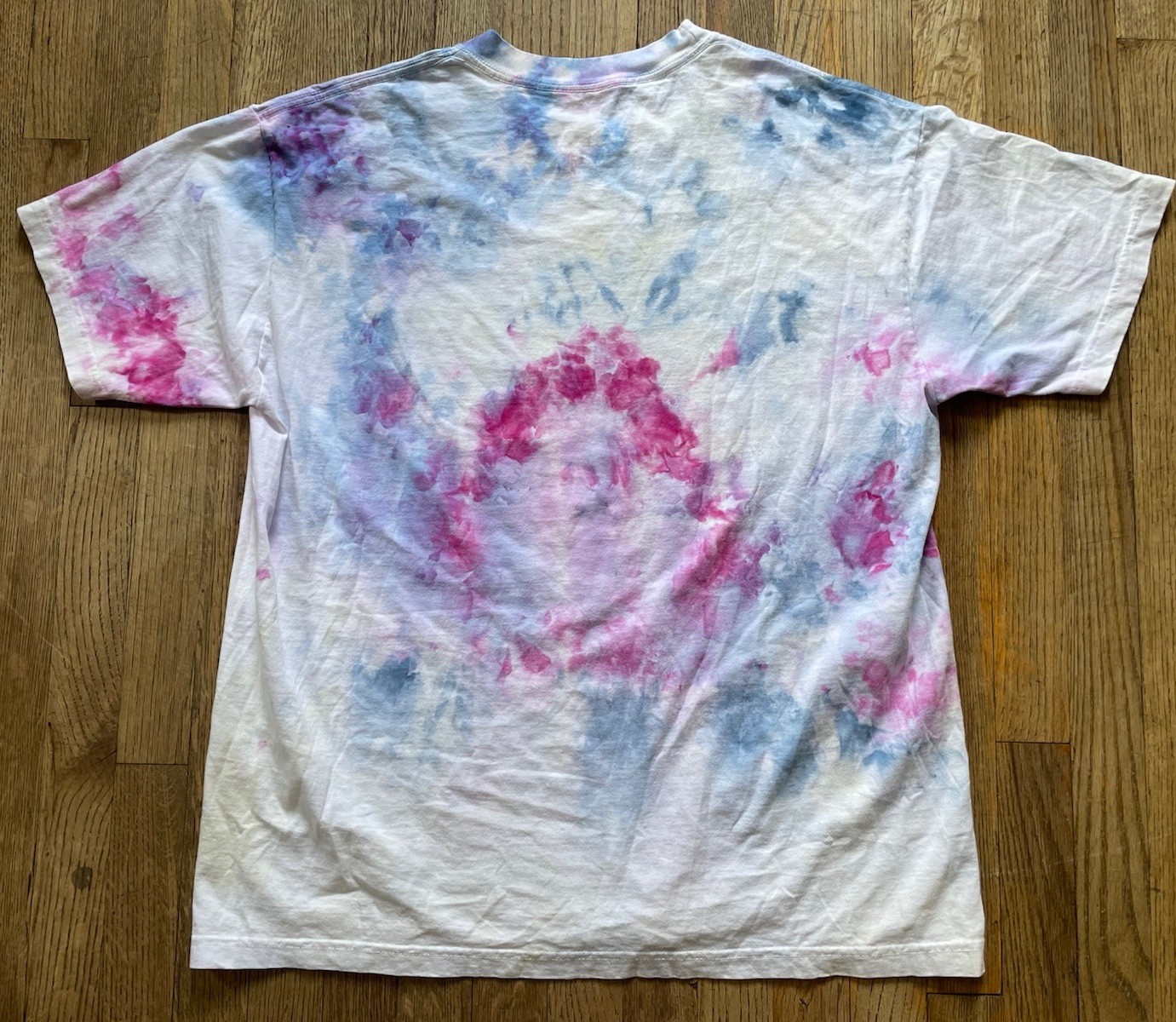 Beach House Band 7 Op Art Maison De Plage Tie-Dyed Band Tee, Men’s XL, Dream Pop gallery