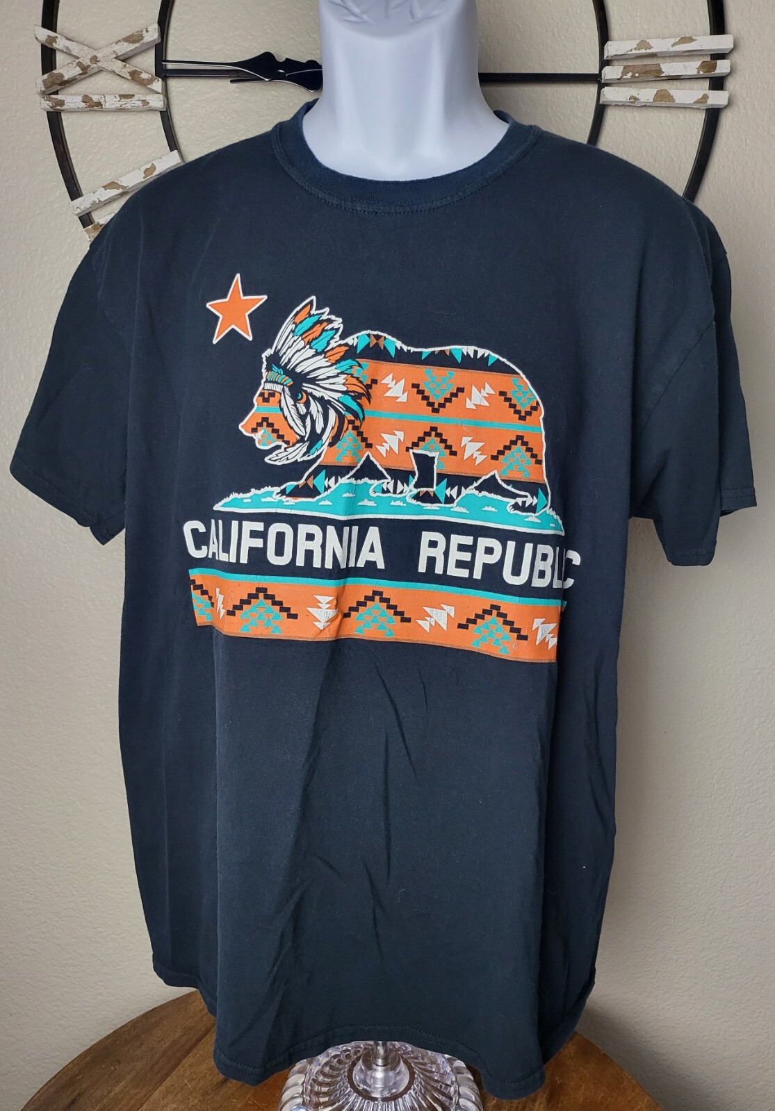 Brisco Apparel California Republic Native American Bear Graphic T-shirt Size L gallery