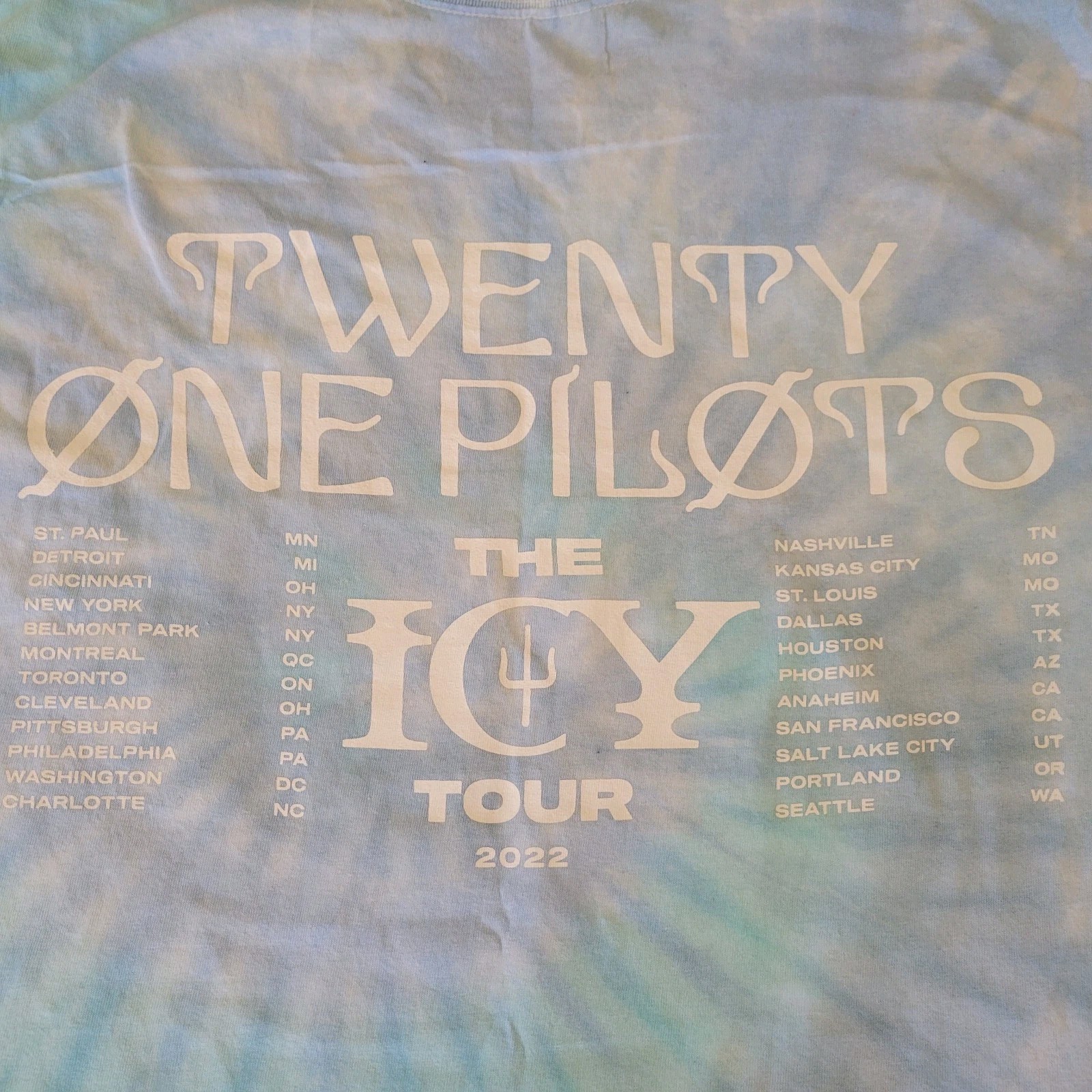 Twenty One Pilots Group band T Shirt Icy Tour Baby Blue + White 2022 Rare Size L gallery