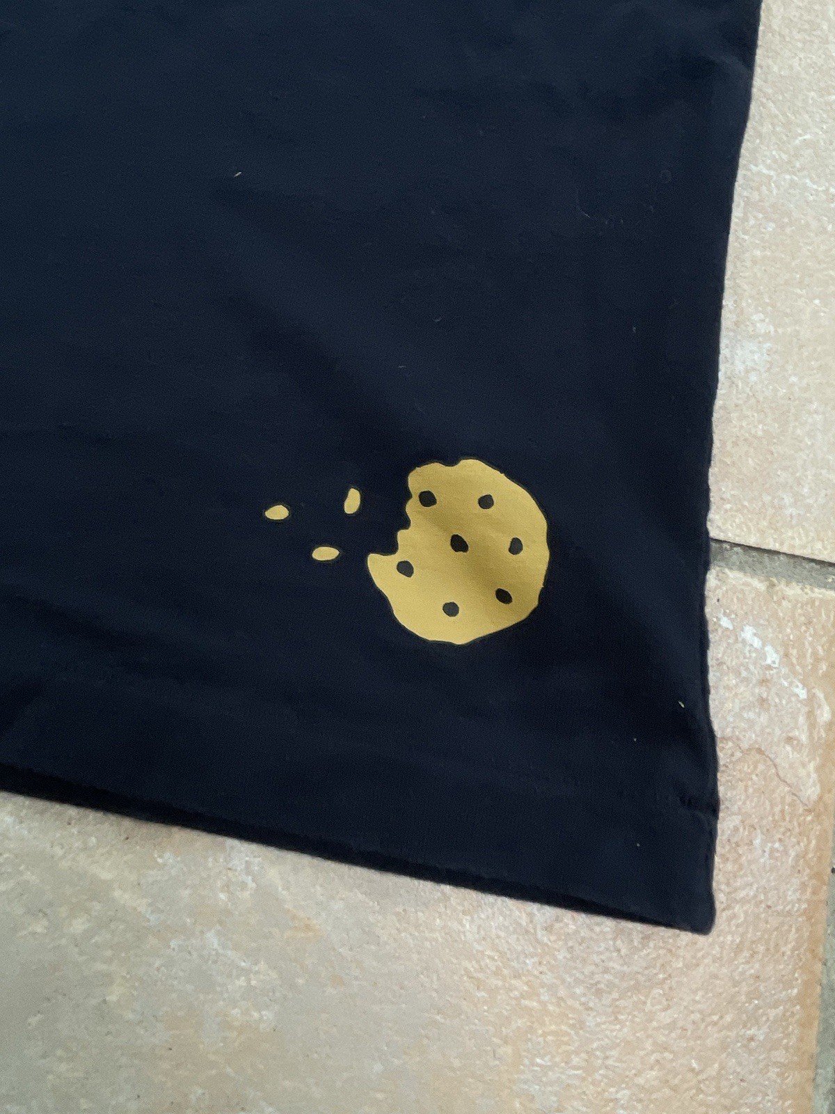 KAWS x Uniqlo COOKIE MONSTER T Shirt Medium Navy Blue Sesame Street UT gallery