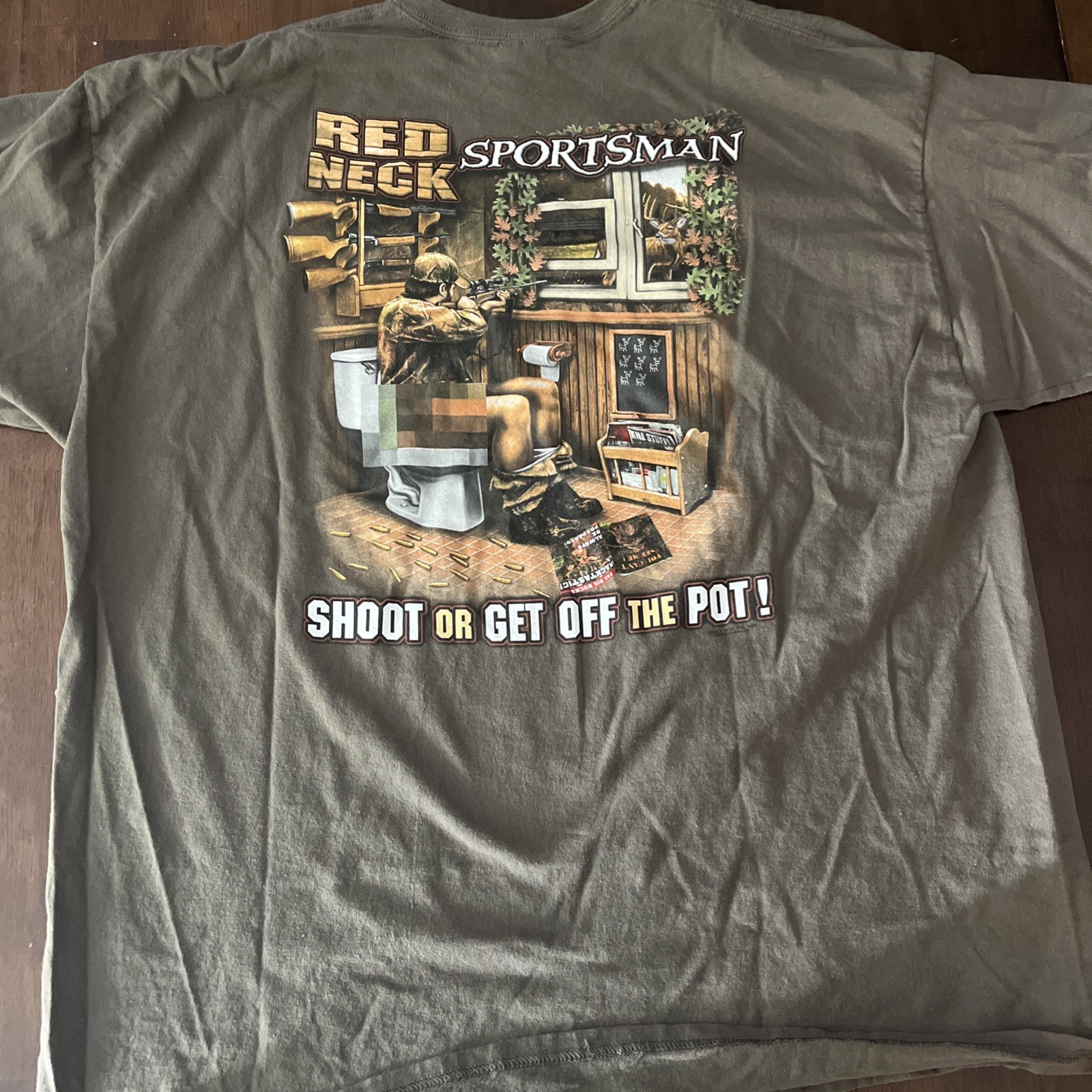 Men’s Redneck Sportsman “SHOOT OR GET OFF THE POT” Graphic T Shirt Size 2XL