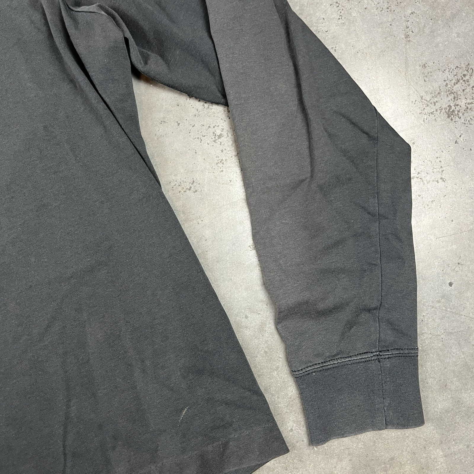 Nike T Shirt Mens Large Black Sun Fade Long Sleeve Mock Neck Distressed Preowned gallery