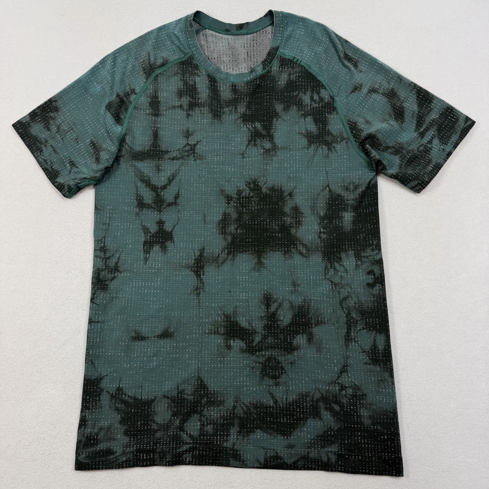 Lululemon Metal Tech Vent Shirt Mens XS Green Camo Short Sleeve