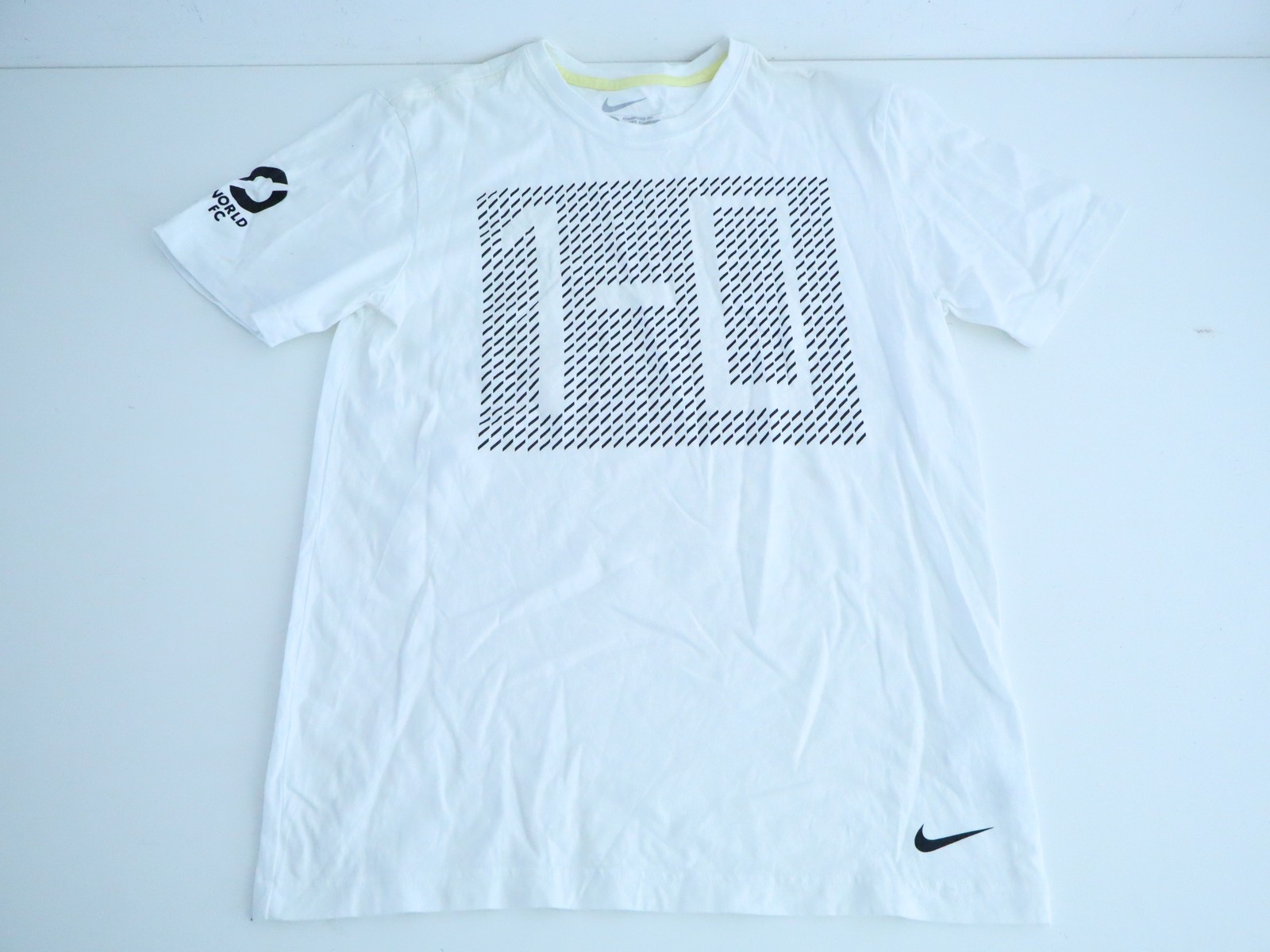 Nike World FC 1-0 Graphic T-Shirt Mens M White Short Sleeve Crew Neck gallery