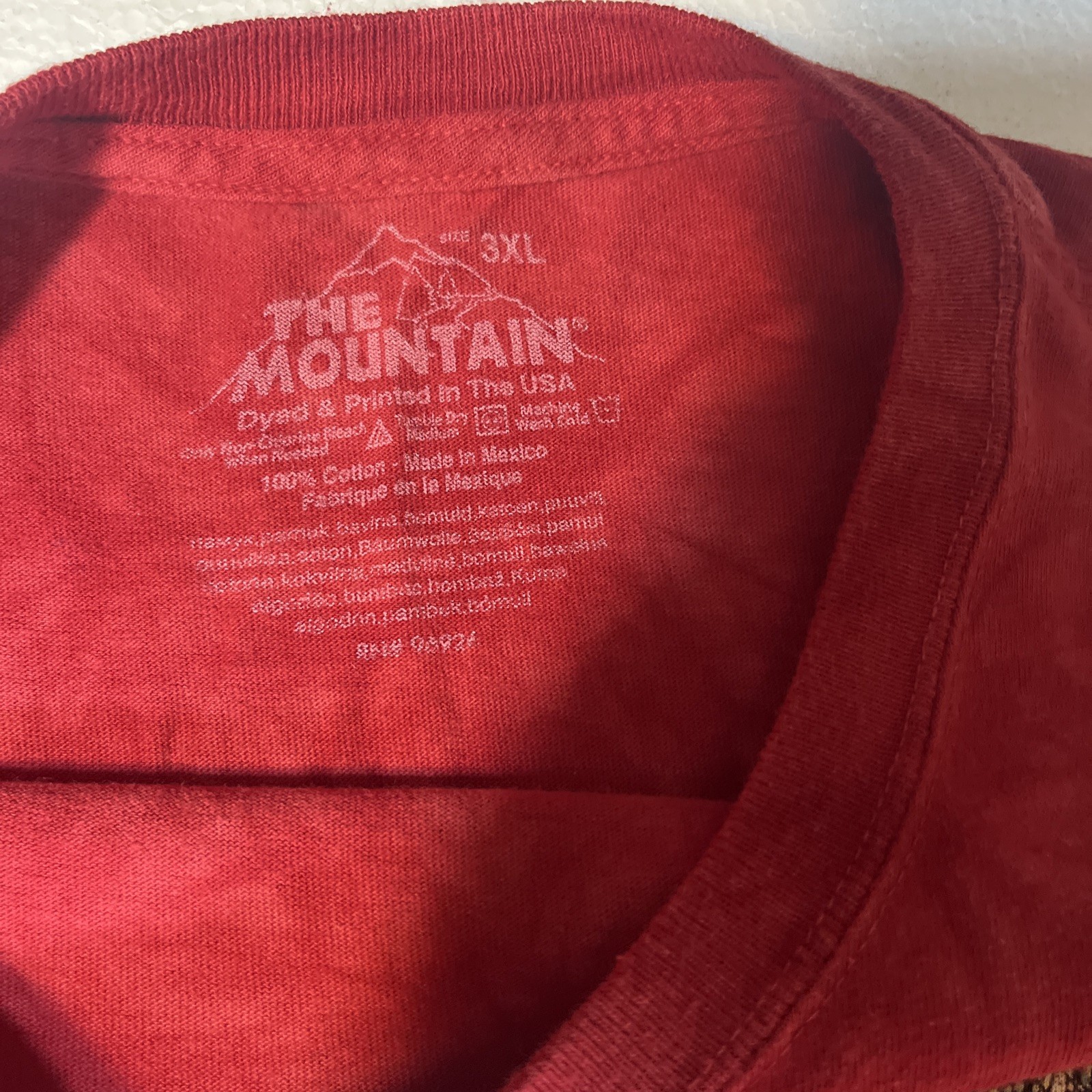 The Mountain Men's T-shirt Red Peace Out Gecko Retired Logo 3XL 2014 gallery