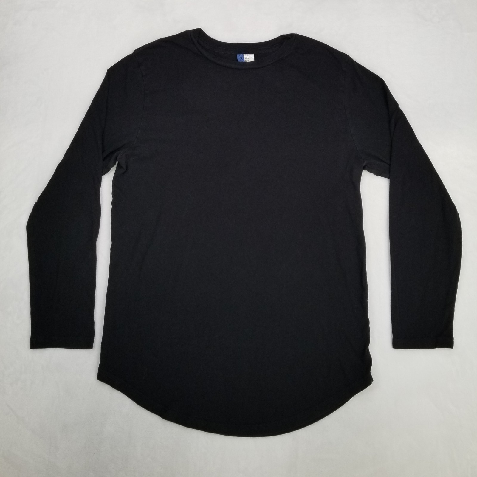H&M Divided Men’s Medium Basic Black Long Sleeve Crewneck T-Shirt Curved Hem