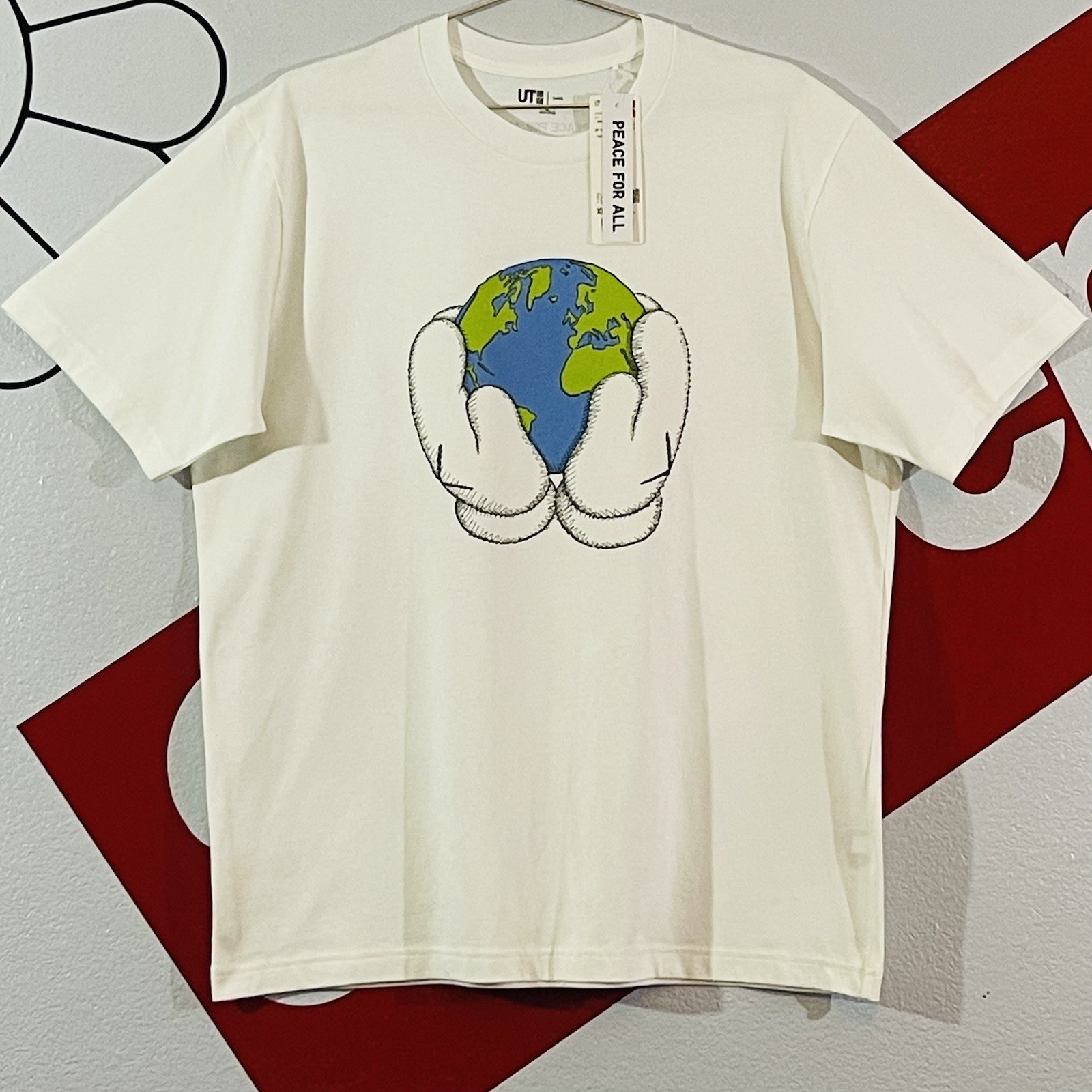 FW23 KAWS Uniqlo Peace For All Globe Hands Earth White Tee T Shirt XL