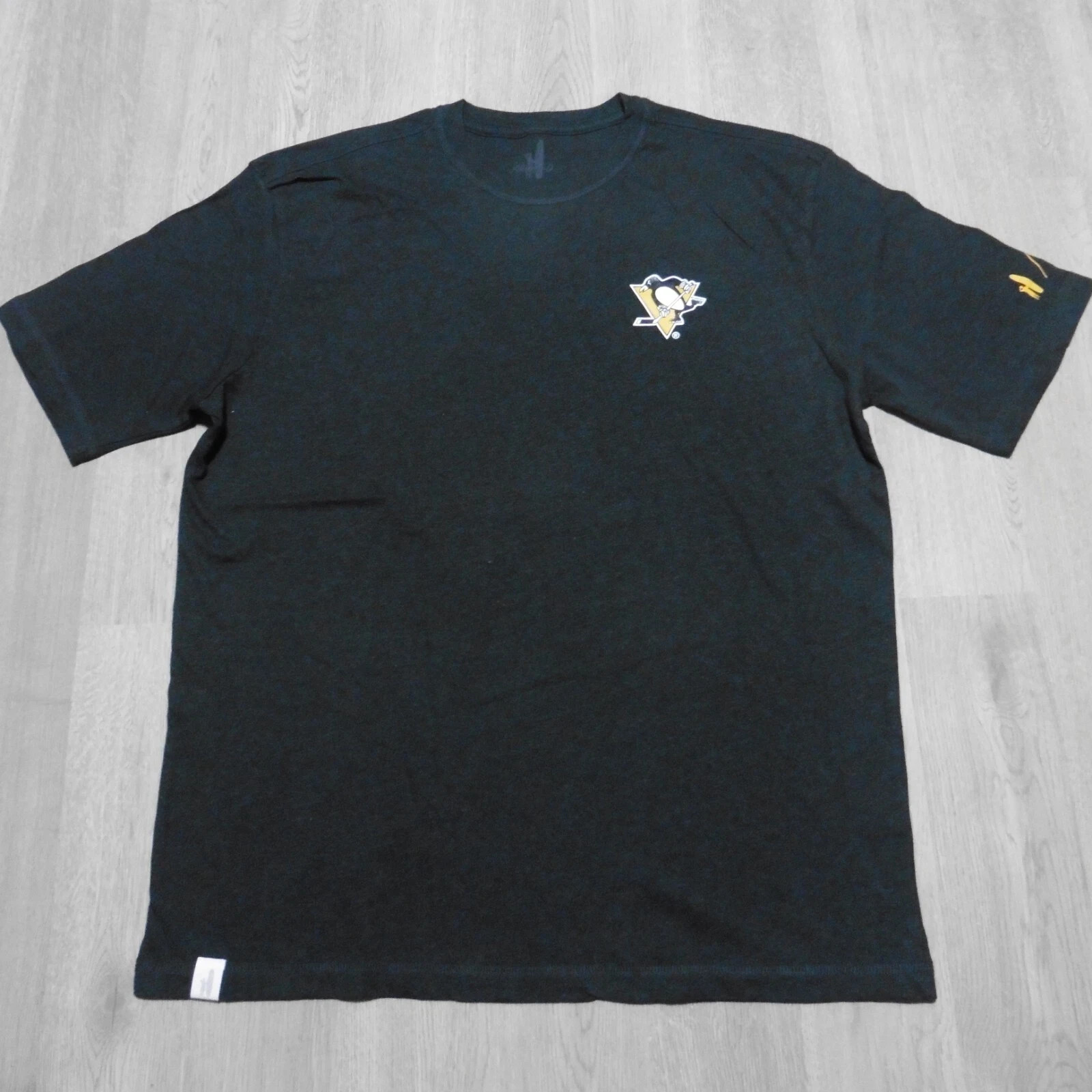 Johnnie-O Men's M Pittsburgh Penguins NHL Crew Neck T-Shirt Charcoal SS gallery
