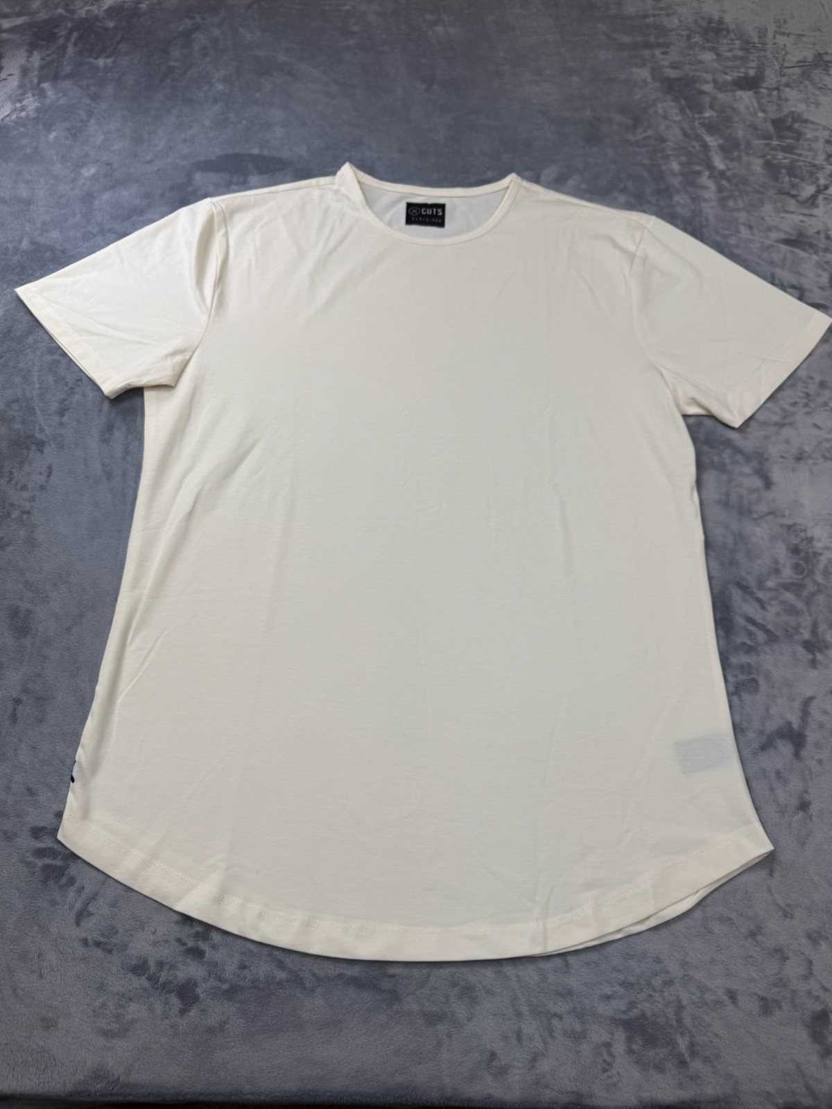 CUTS Clothing Men’s Crew Neck Curve-Hem T-Shirt Pyca Pro