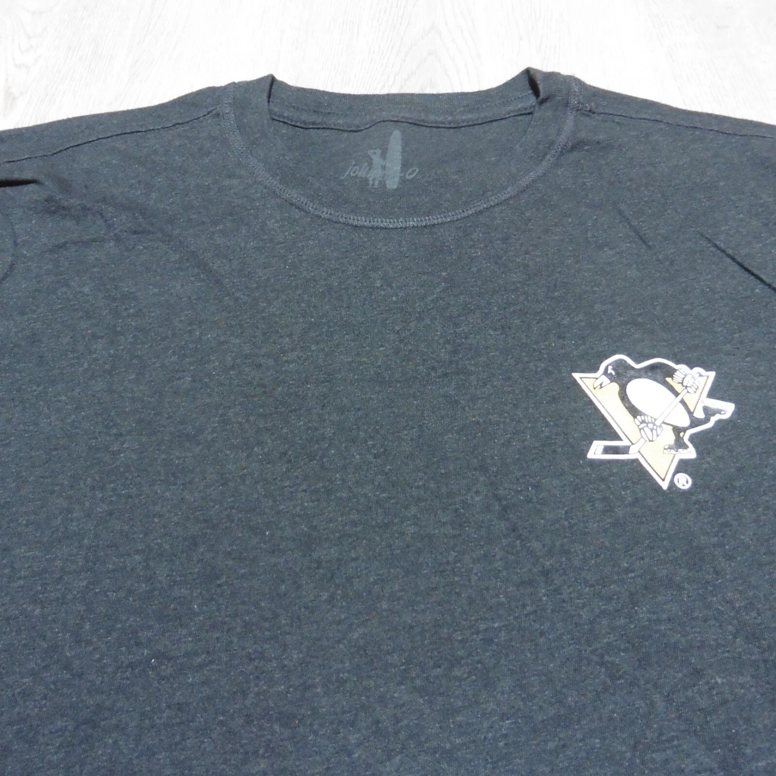 Johnnie-O Men's M Pittsburgh Penguins NHL Crew Neck T-Shirt Charcoal SS gallery