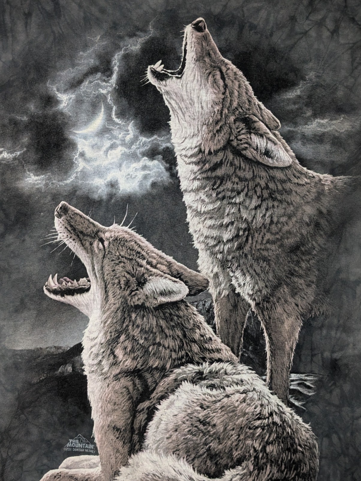 The Mountain Mens T-shirt Gray Two Wolves Howling Retired Logo XL #6713