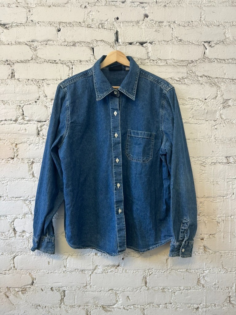 Gap Denim Shirt Unisex Medium Blue Button Up Chambray Workwear Classic Fit gallery