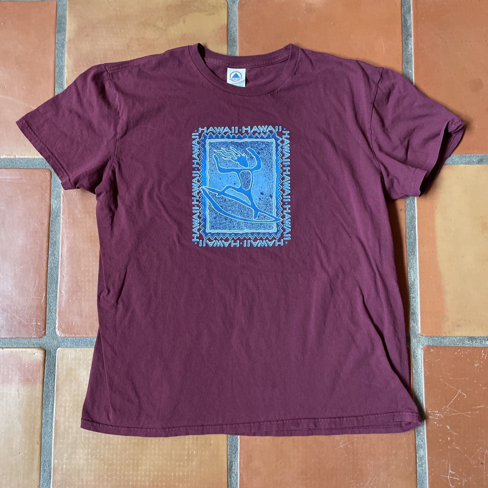 DELTA SOFT Mens Large Burgundy Red Graphic Print T-Shirt HAWAII SURFER Tee EUC gallery