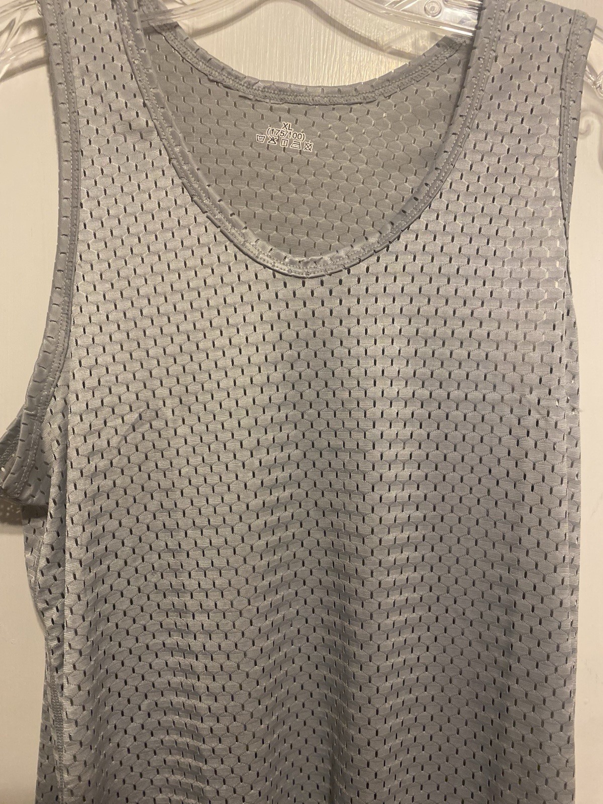Men's Mesh Tank Top Quick-Drying Fitness NWOT size Medium US Gray Poly stretch gallery